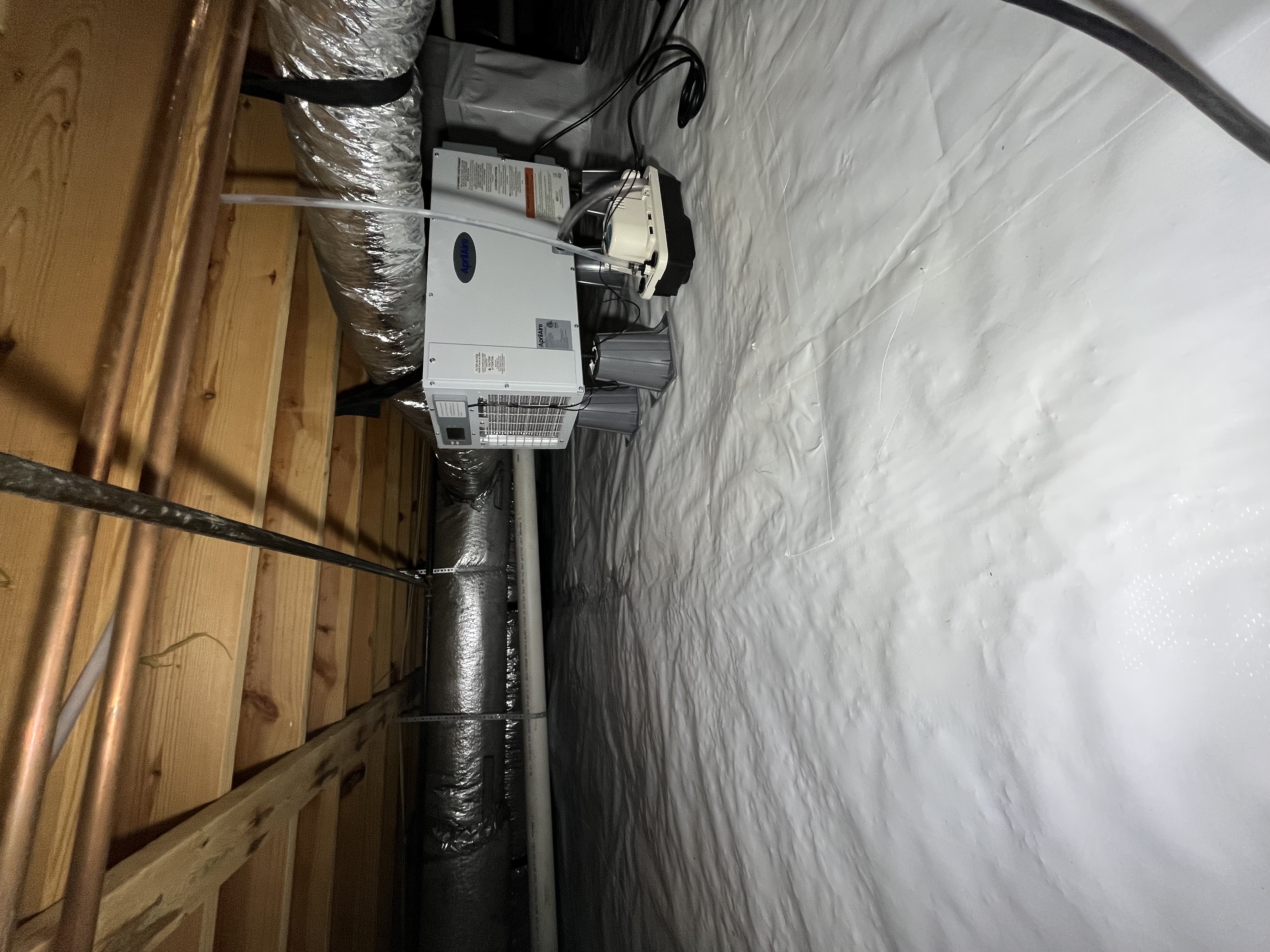 Crawl space encapsulation with Aprilaire dehumidifier in Nashville, TN
