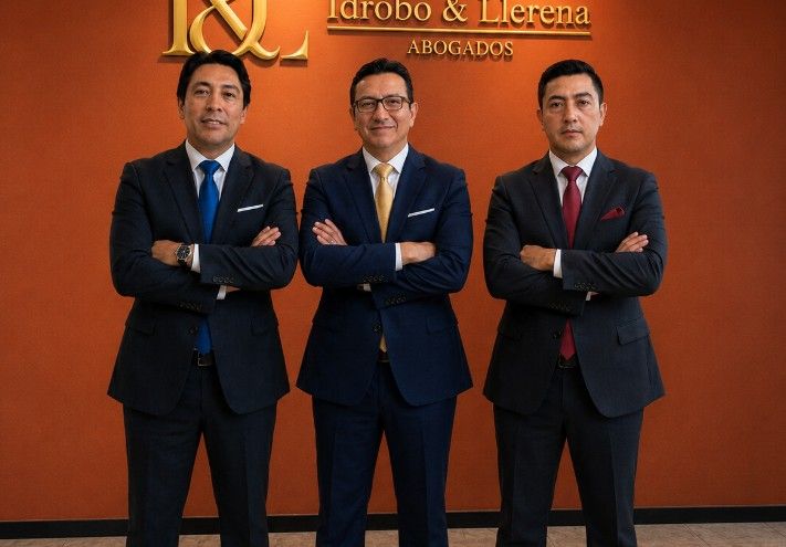 Equipo completo I&L Idrobo & Llerena Abogados Quito