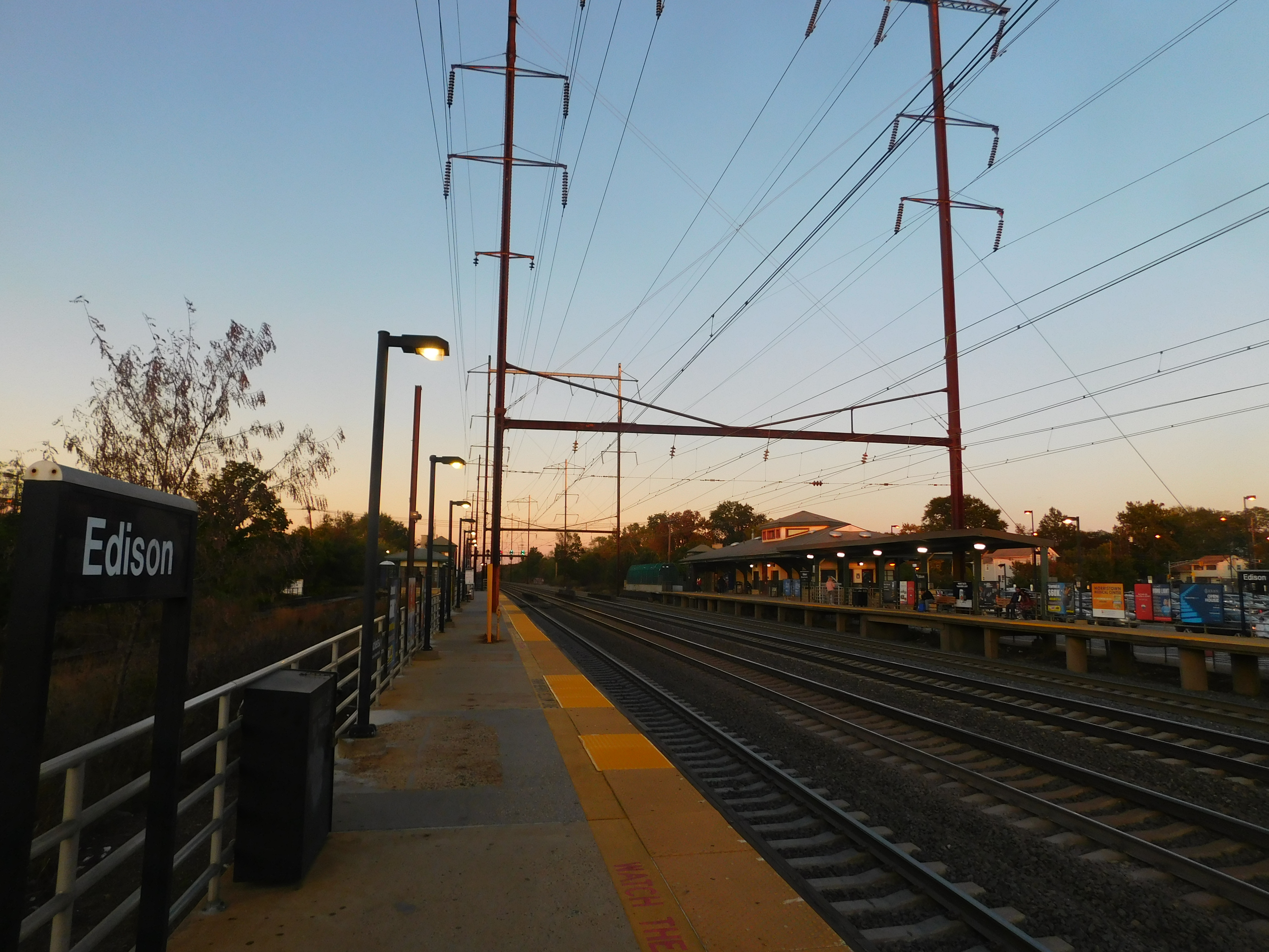NJ Transit Edison station platform looking toward Metuchen on the Northeast Corridor Line