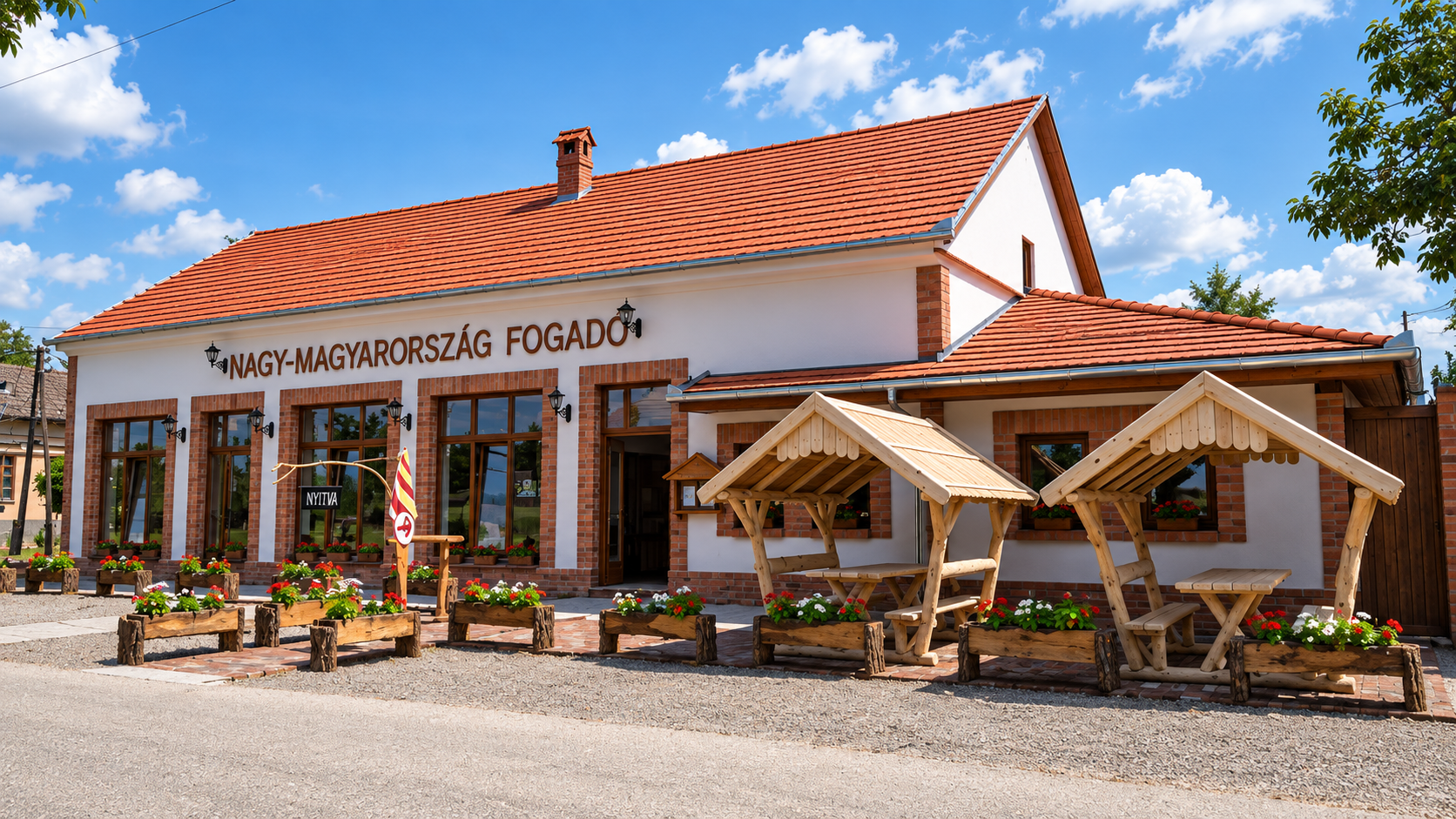Épületünk és napfényes teraszunk