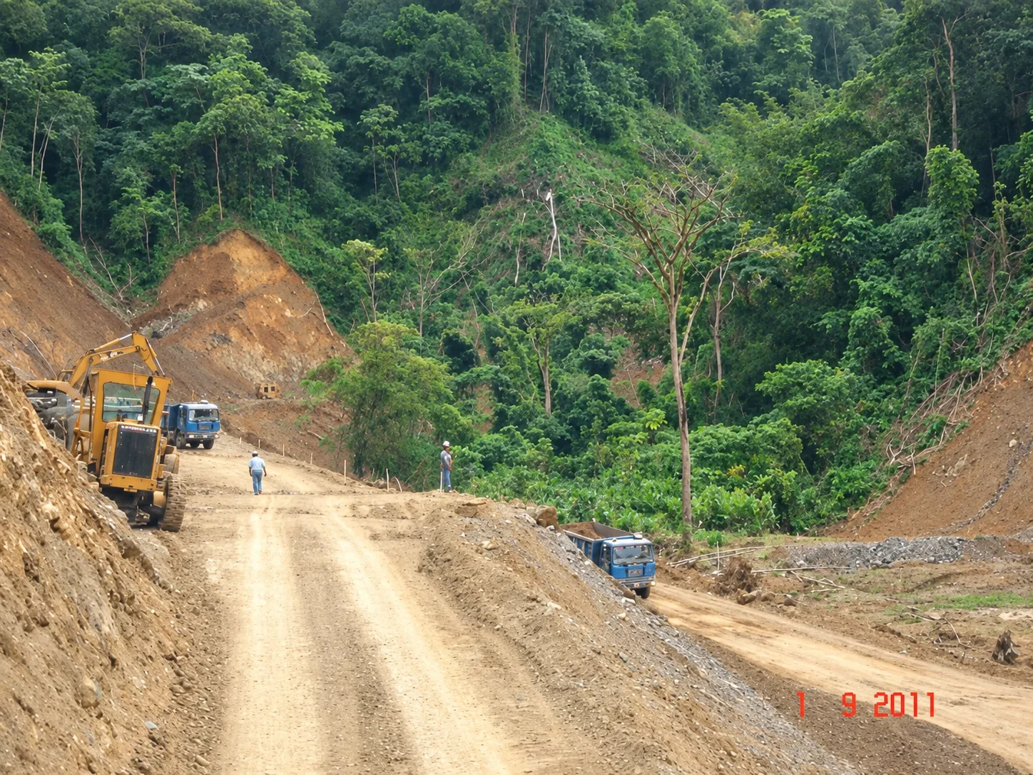 Vías de Acceso Internas y Terrazas — Obras de la Presa del Río Cuira (Proyecto Tuy IV)