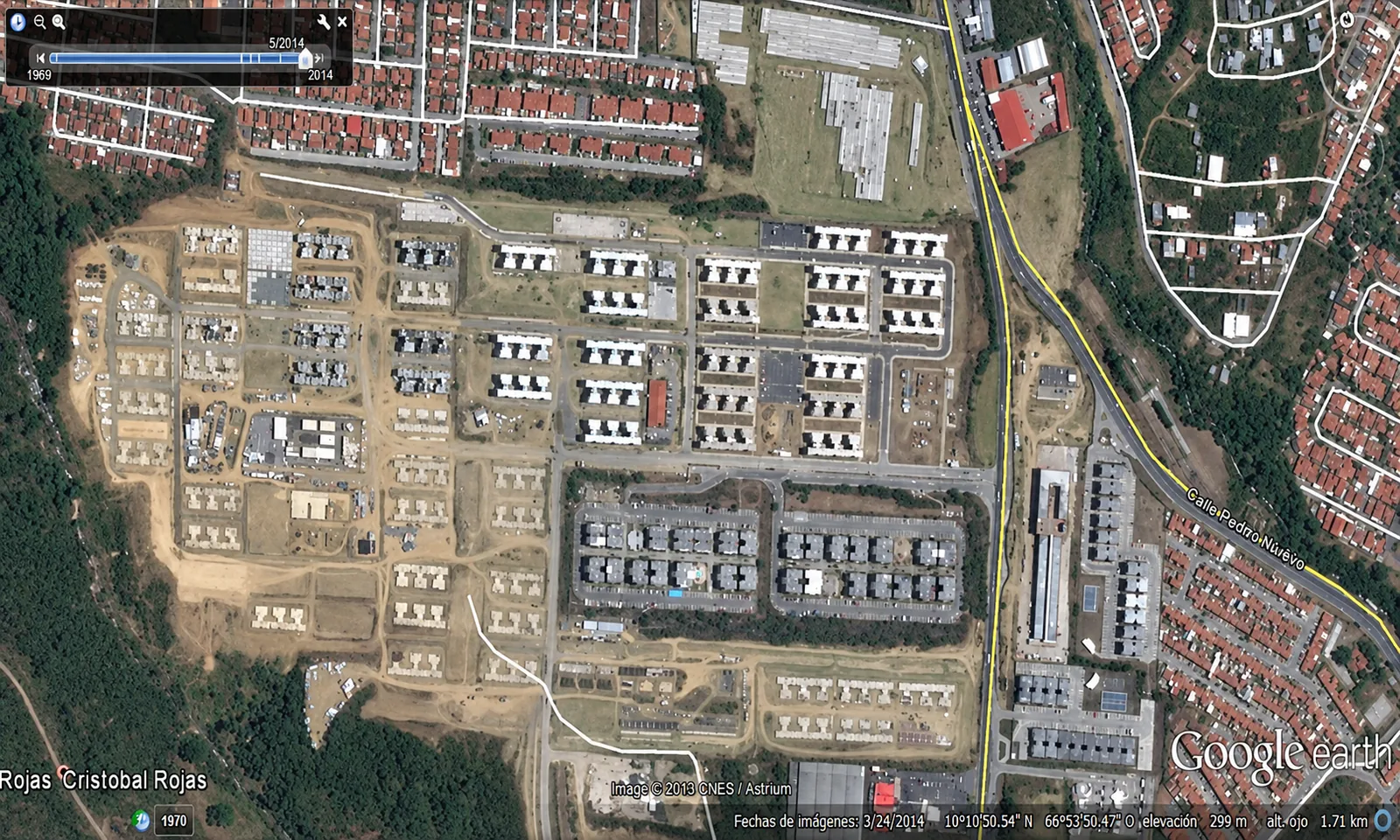 Vista aérea satelital del trazado urbanístico, vialidad y bloques habitacionales sobre las terrazas ejecutadas en Ciudad Zamora