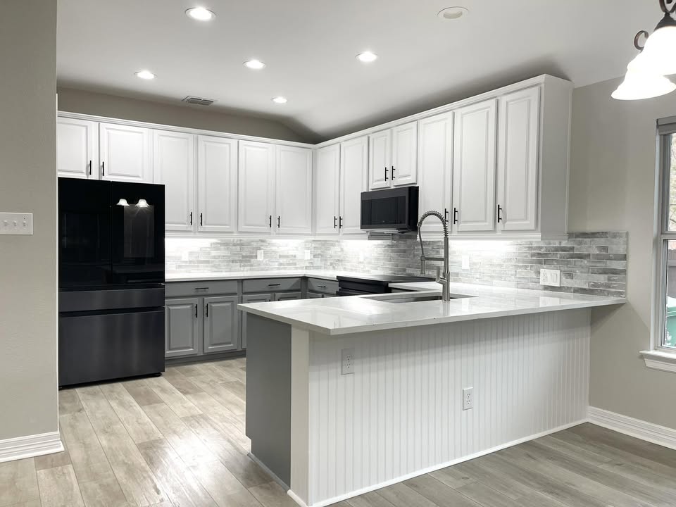 A spotless, professionally cleaned modern kitchen by MT Custom Clean
