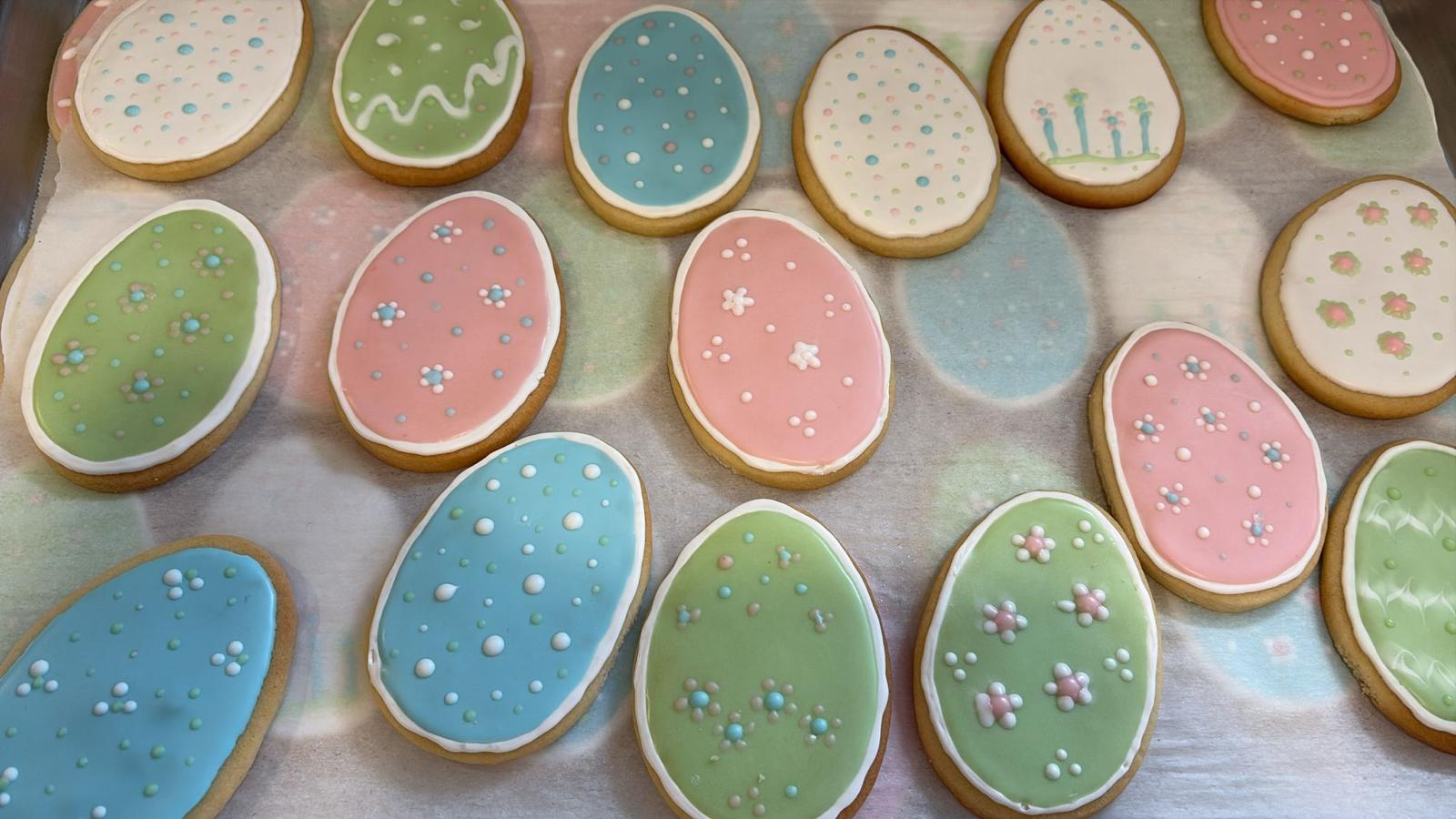 Atelier pâtisserie de Pâques — Biscuits décorés aux teintes pastel