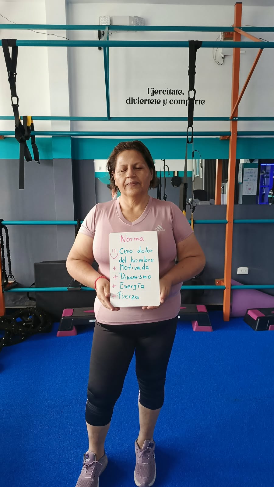 Norma compartiendo su logro de energía, fuerza y bienestar en Vitalia Club