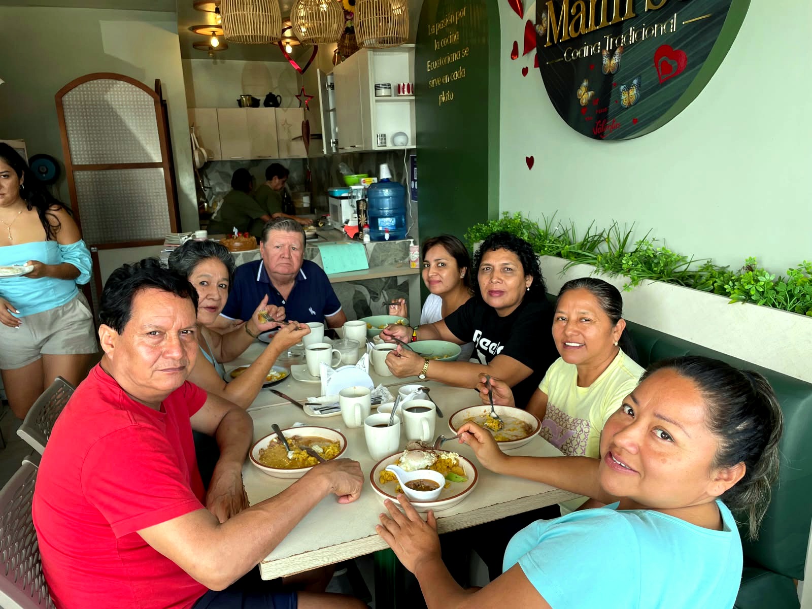 Miembros de Vitalia Club disfrutando un almuerzo y compartir juntos