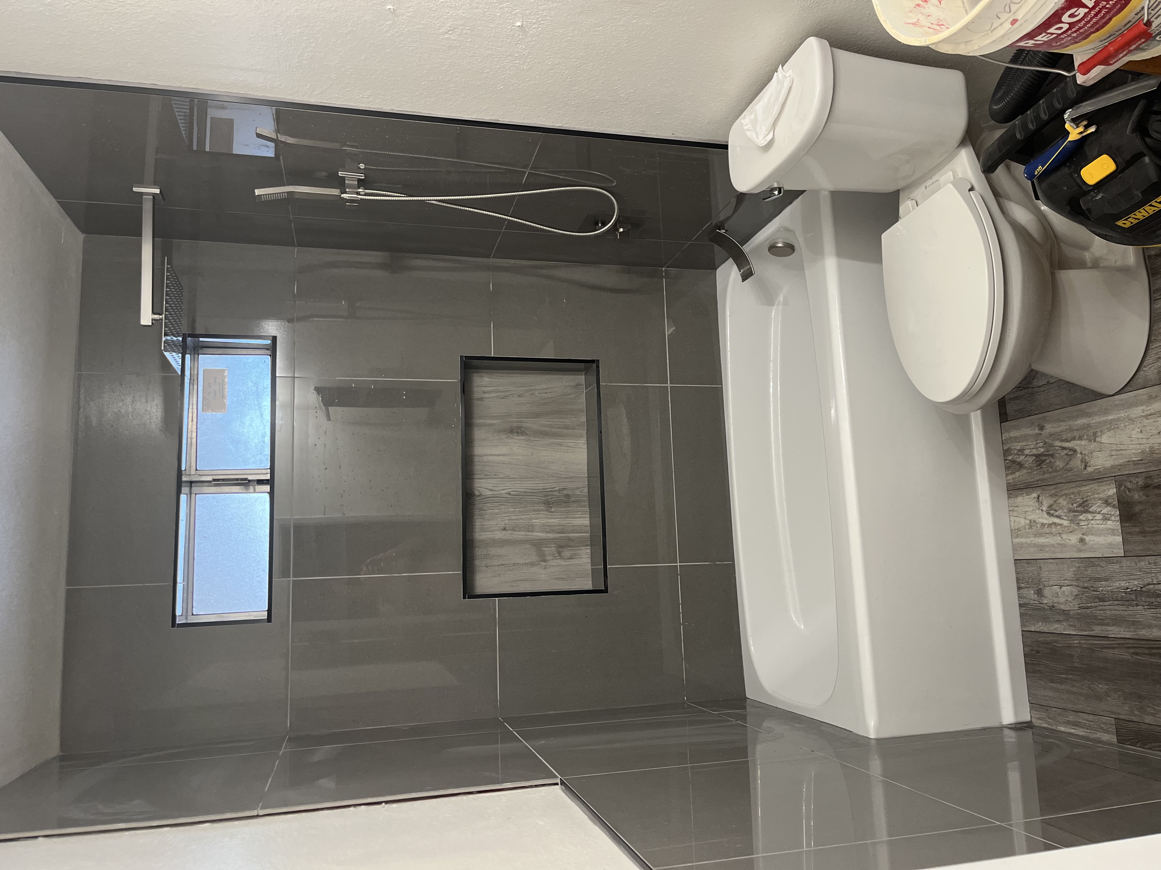 Large-Format Shower & Tub Surround project by Davenport Tile