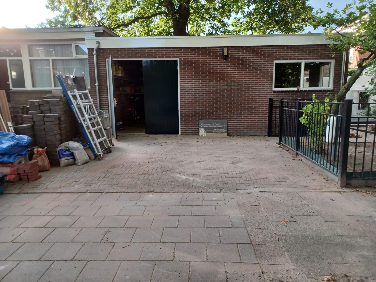 Maatwerk bijgebouw met patio en terrassen