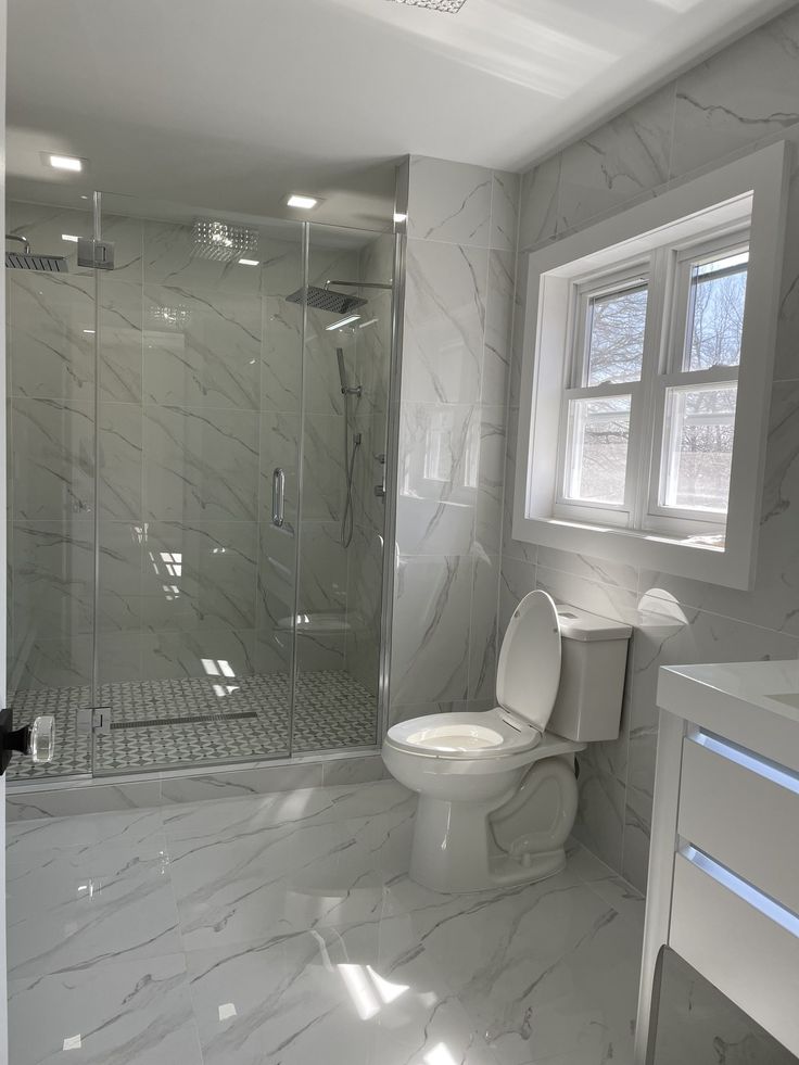 Luxury bathroom descaling and mirror detailing in Bloomington