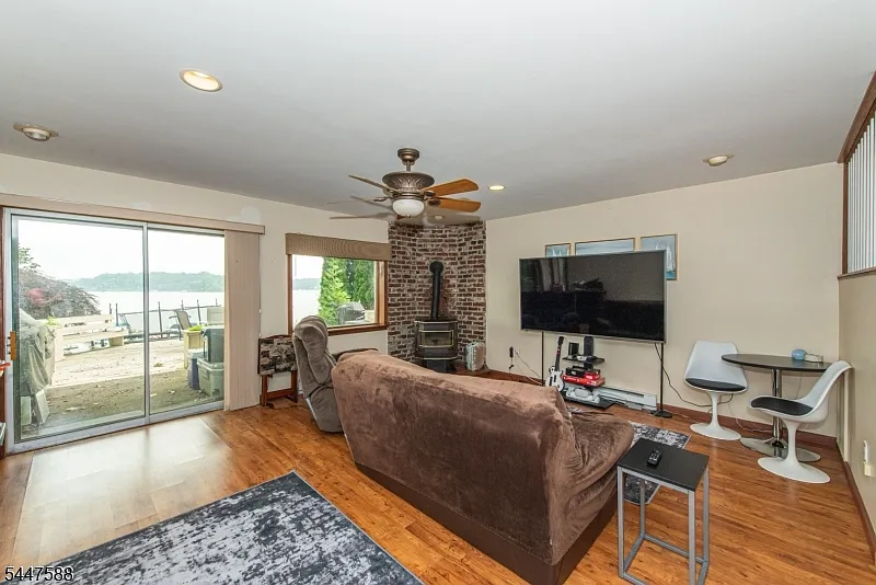 121 Maxim Dr, Hopatcong NJ — photo 23