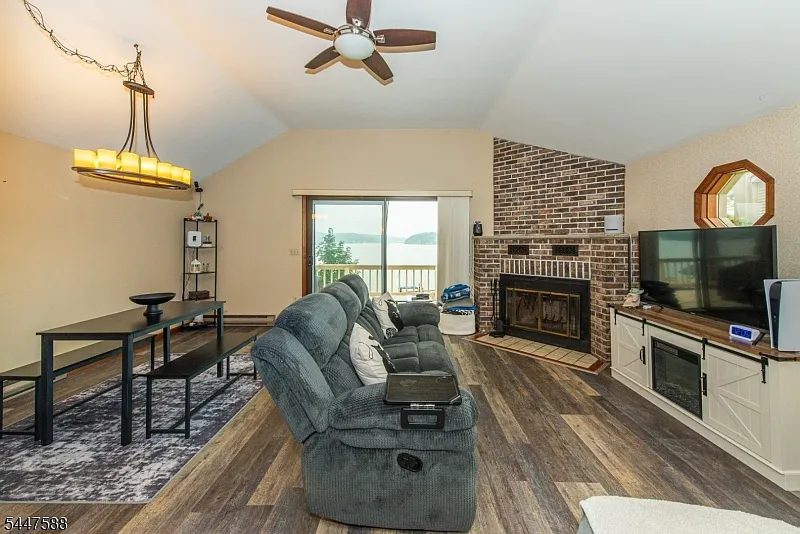 121 Maxim Dr, Hopatcong NJ — photo 2