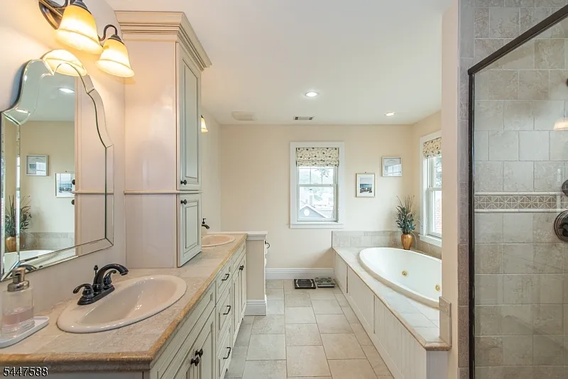 121 Maxim Dr, Hopatcong NJ — photo 6