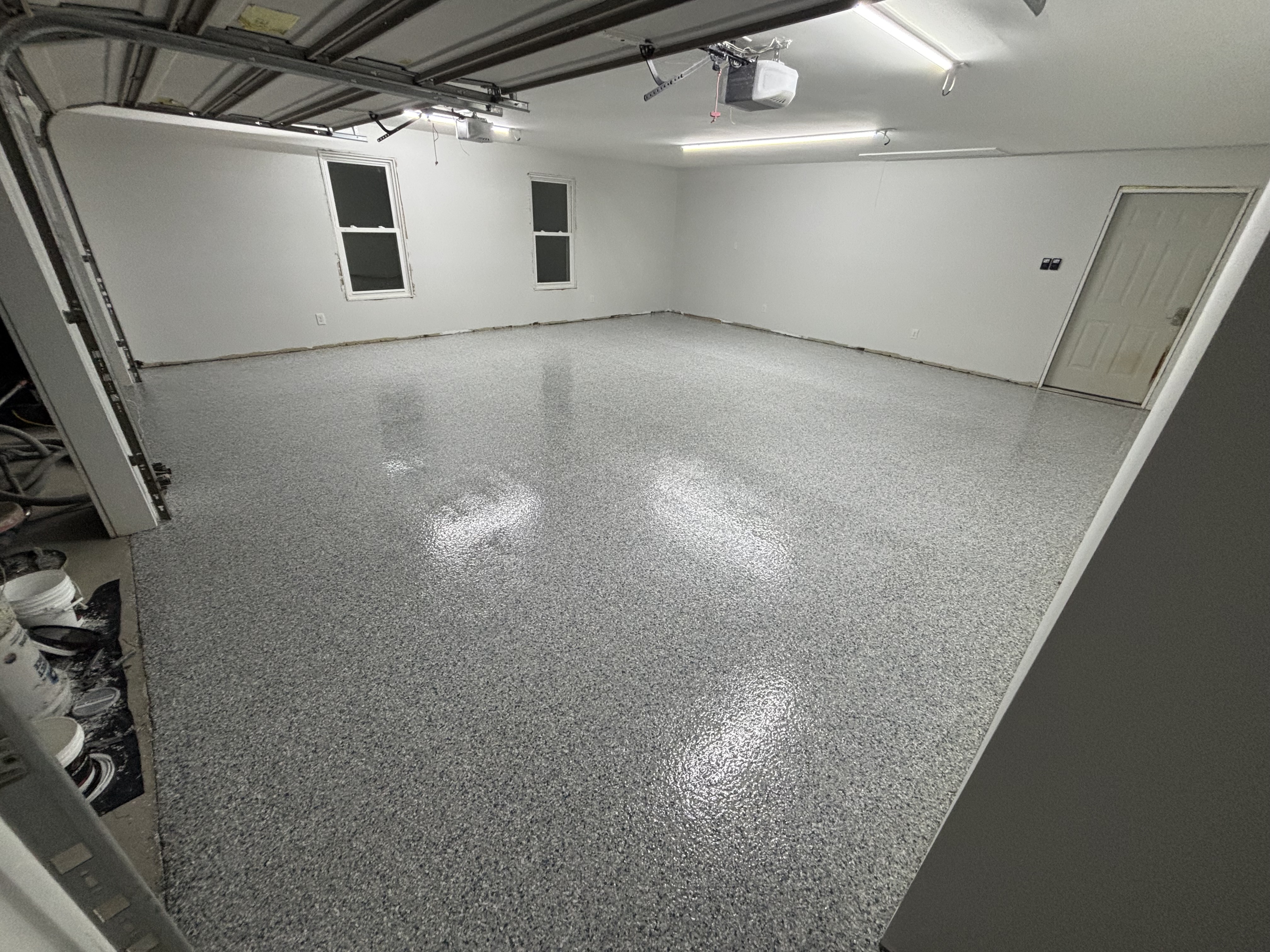 Seamless, high-gloss full-broadcast flake garage floor after ONYX installation