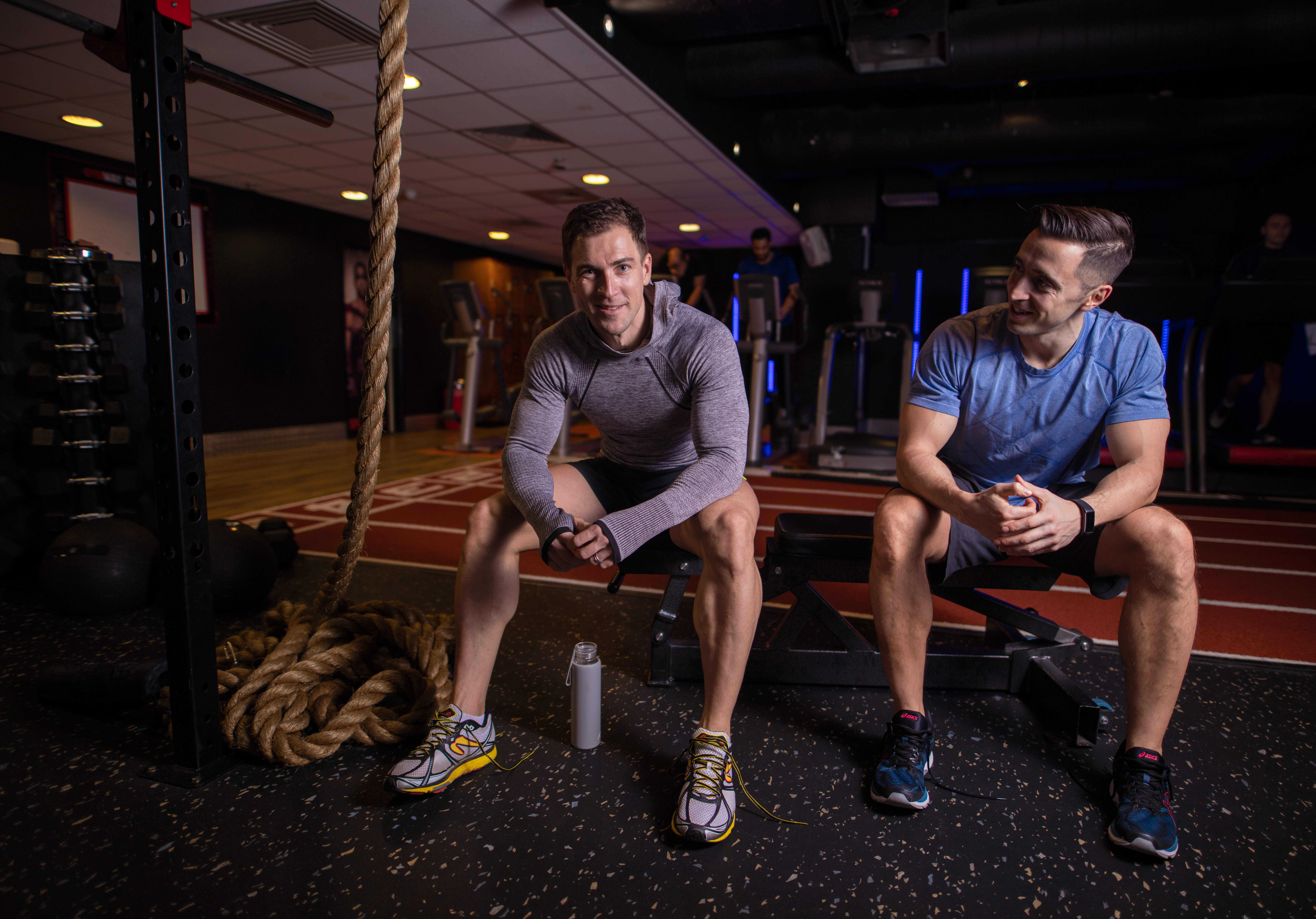 Fabio Bonanno and client in conversation on gym bench