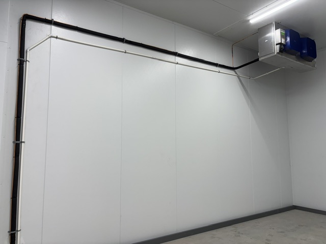 Commercial walk-in cooler evaporator unit with insulated refrigeration lines