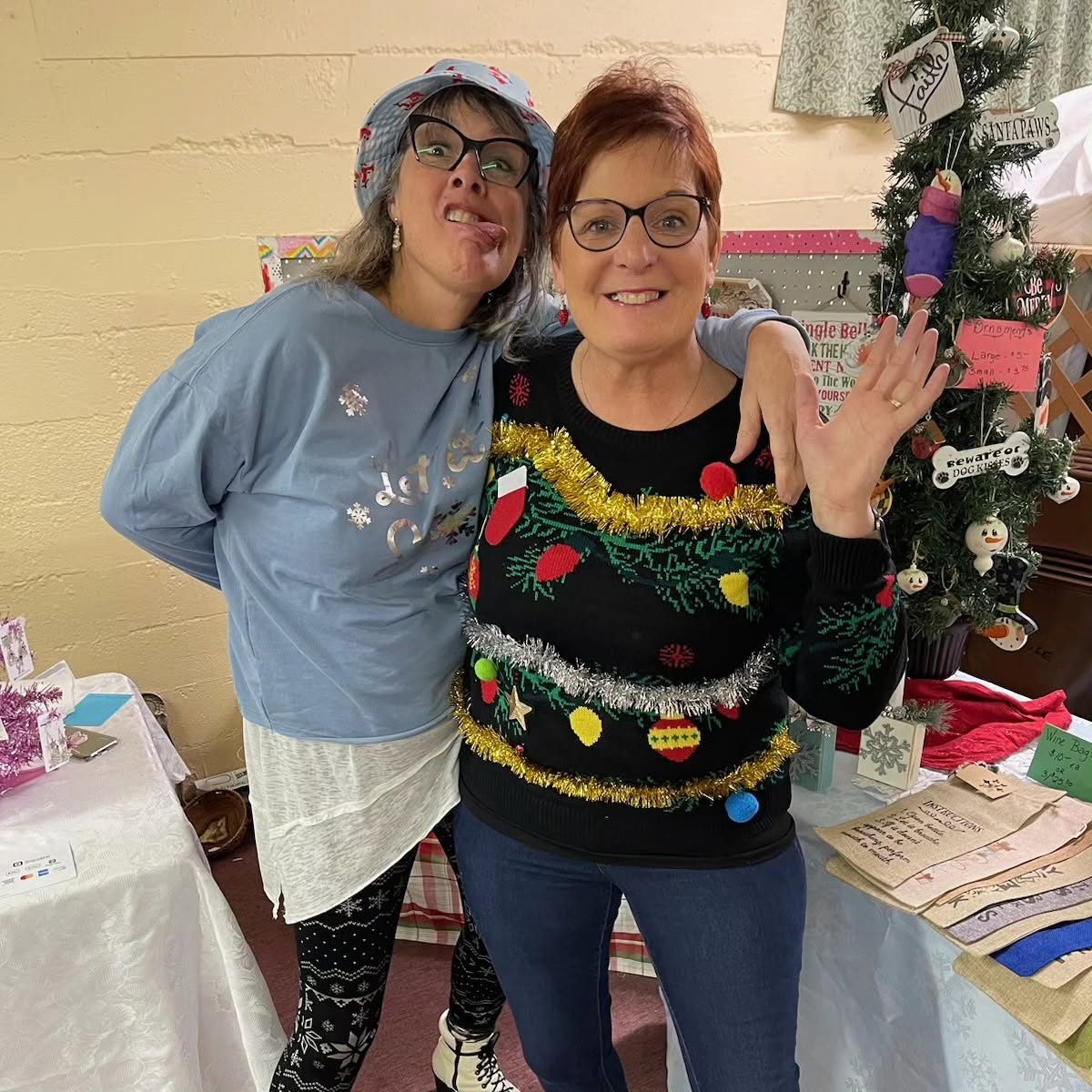 Sandy and Corinna - The Crazy Sisters