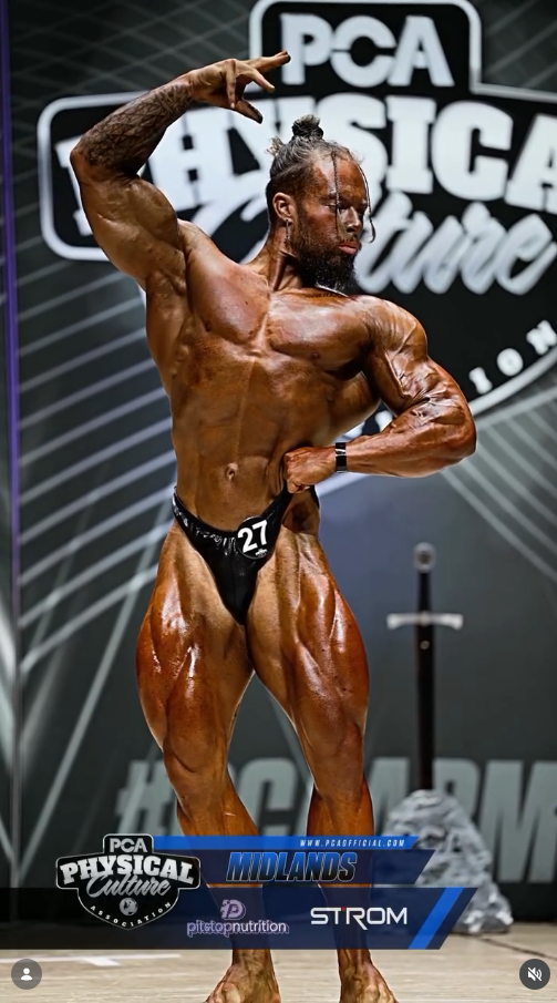 James Alabaster classic side chest / twist posing demonstration on stage