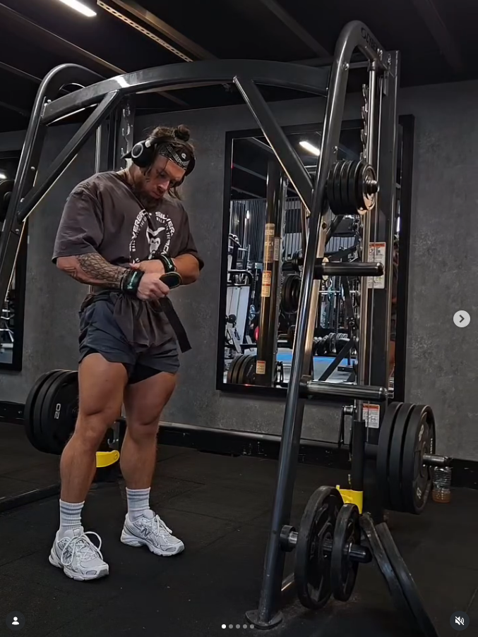 James Alabaster strapping in for heavy smith machine work