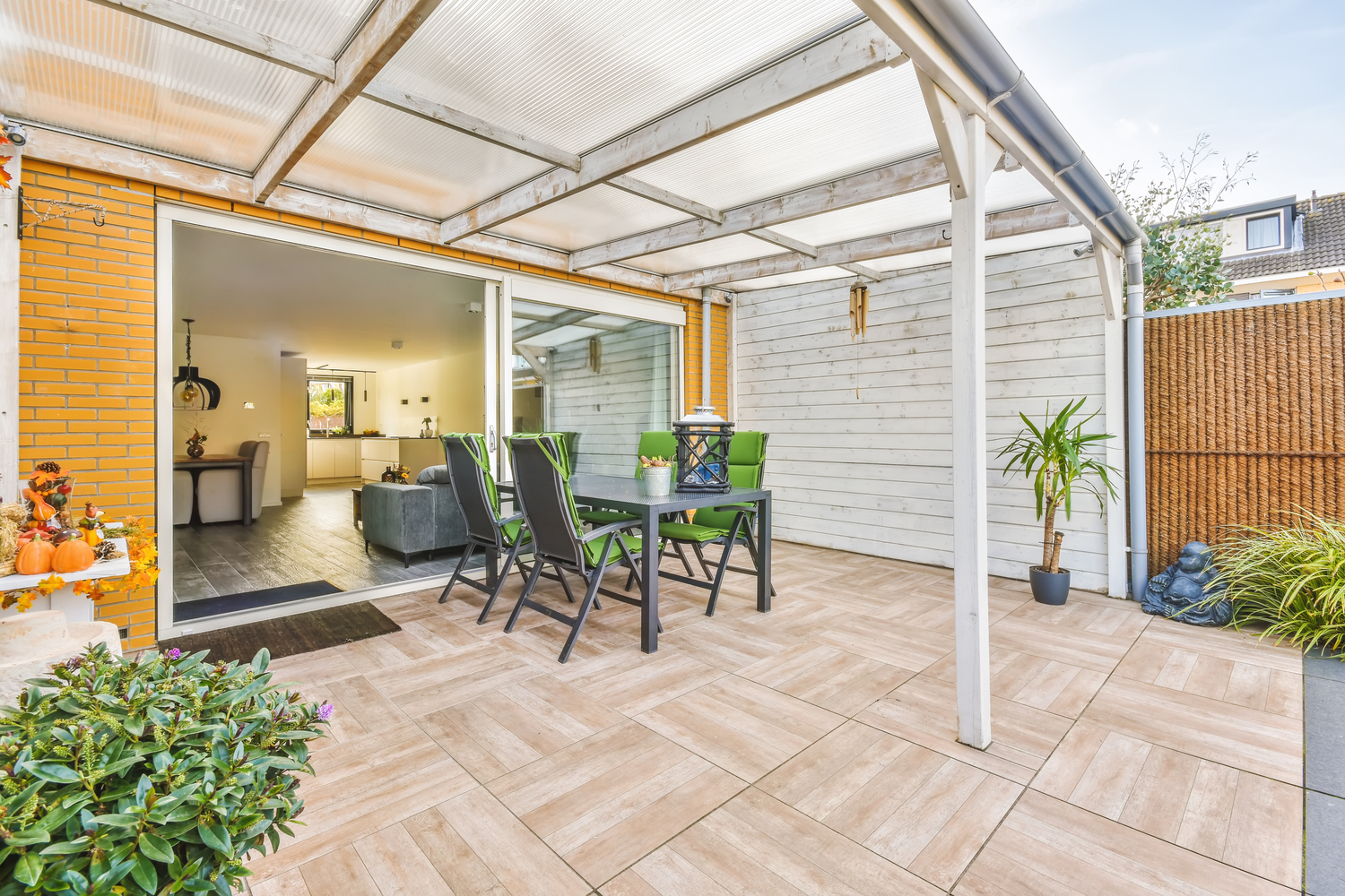 Wood-effect and natural-stone-effect porcelain paving