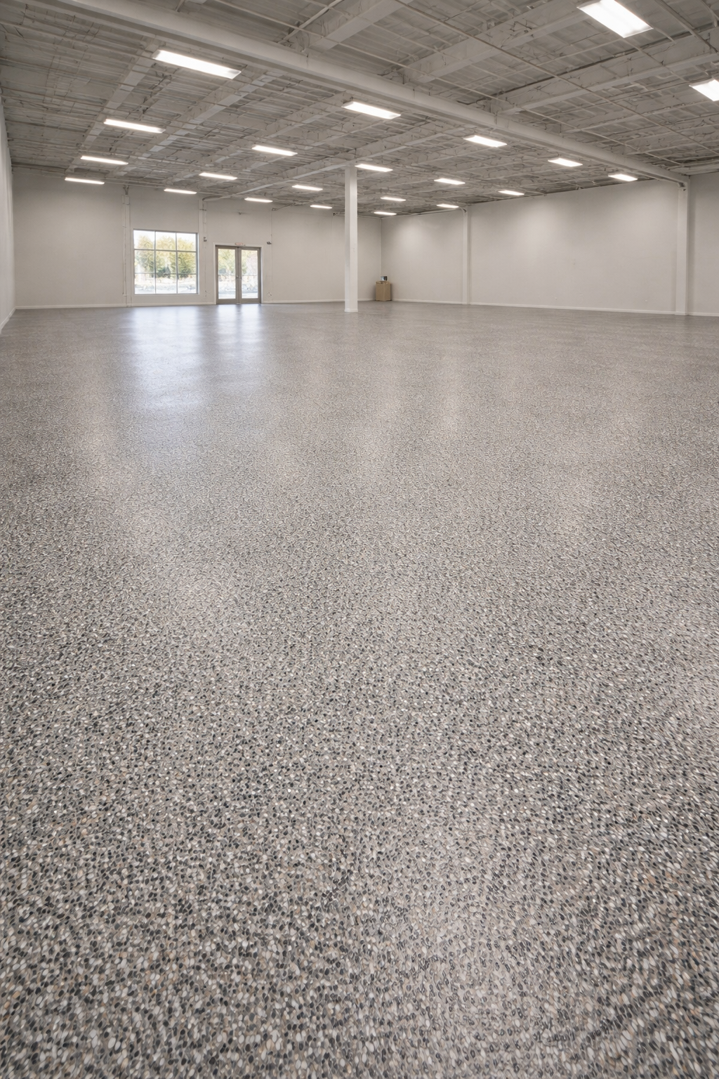 Flake resin floor in a large commercial warehouse showroom