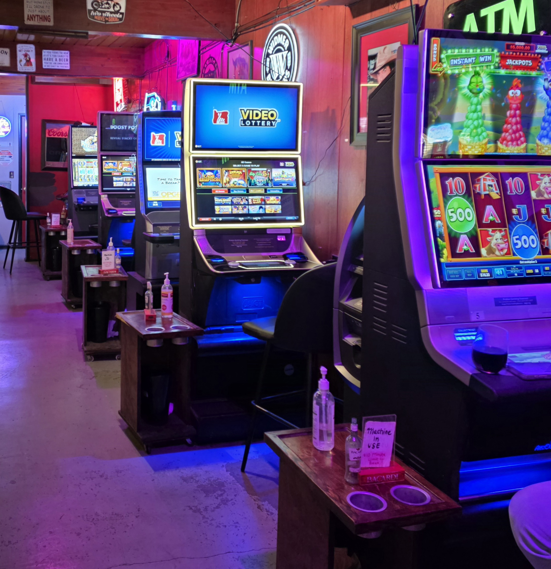 Wildhorse Bar & Grill Oregon Lottery and video poker terminal lineup inside the bar