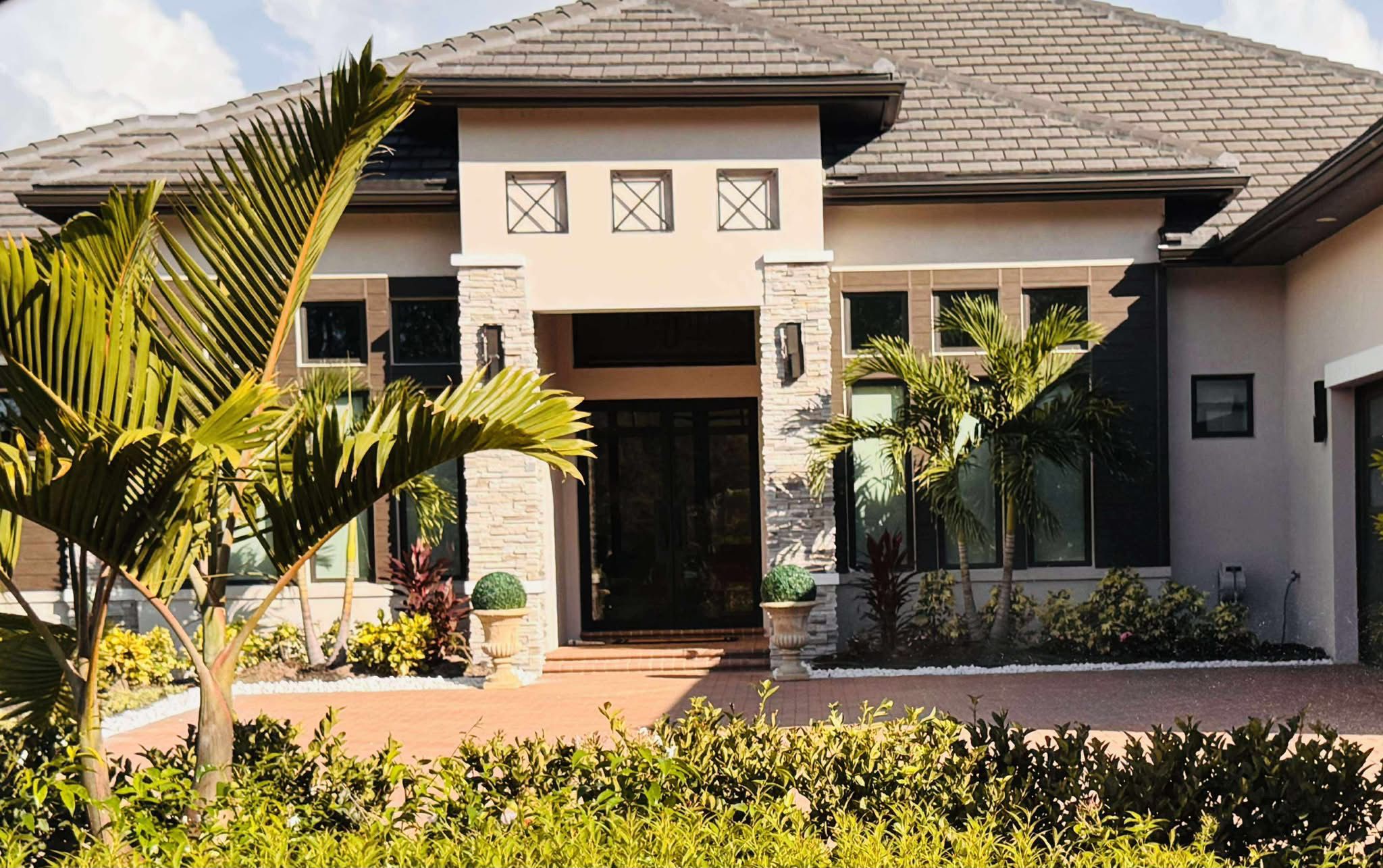 custom estate landscape planting and palm installation in Lakewood Ranch FL