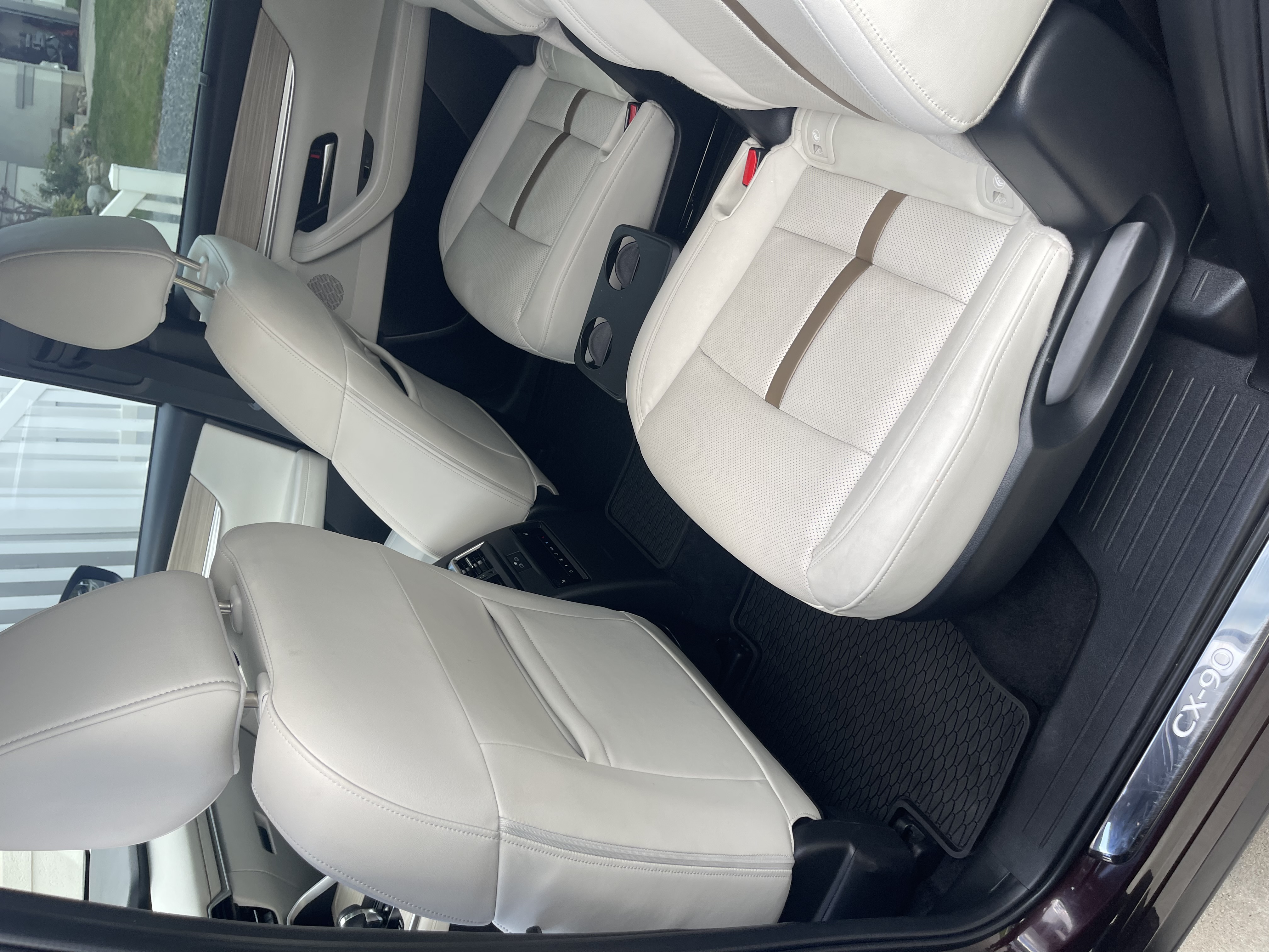 Mazda CX-90 Captain Chairs & Floor Detail
