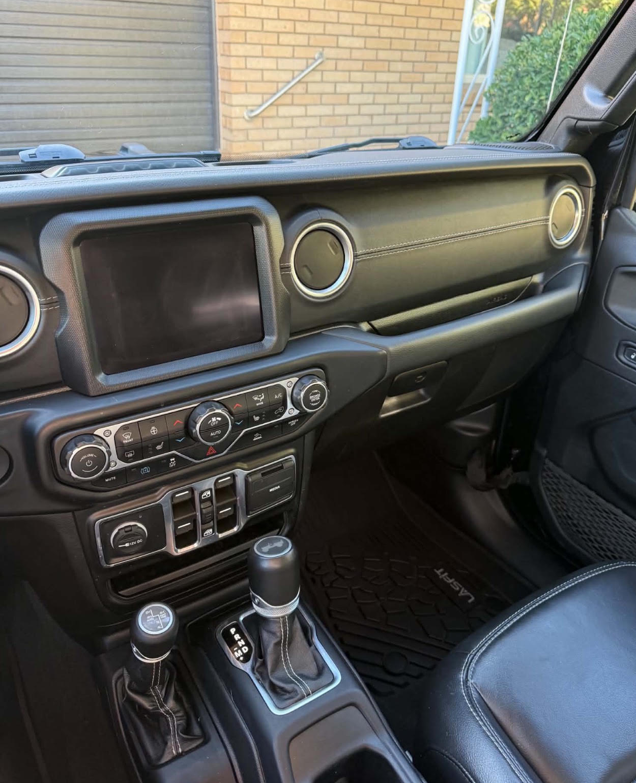 Jeep Wrangler Dashboard, Console & Gear Shift Detail