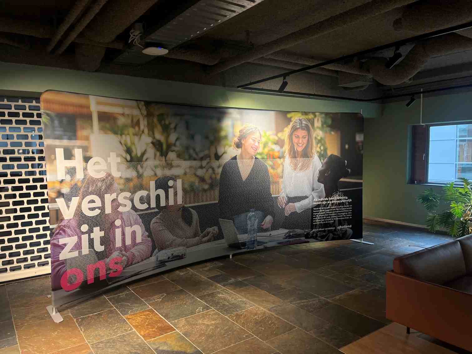 Inholland gebogen zipper wall presentatiewand