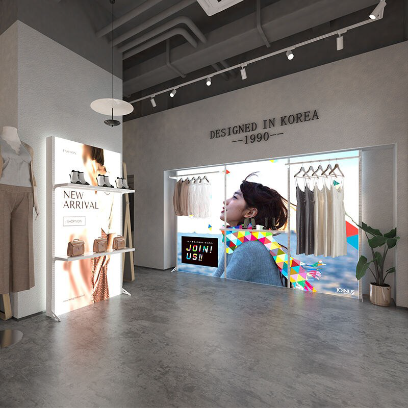 Geïntegreerde LED-lichtwand en presentatiesysteem in modewinkel