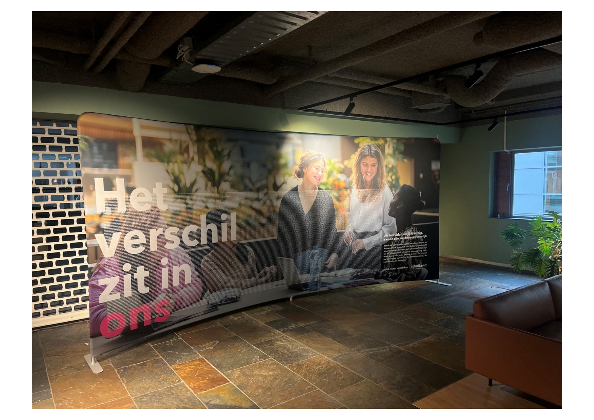 Gebogen Inholland zipperwall presentatiewand op eventlocatie