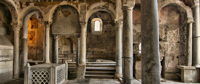 Navata e colonnato storico delle Basiliche Paleocristiane