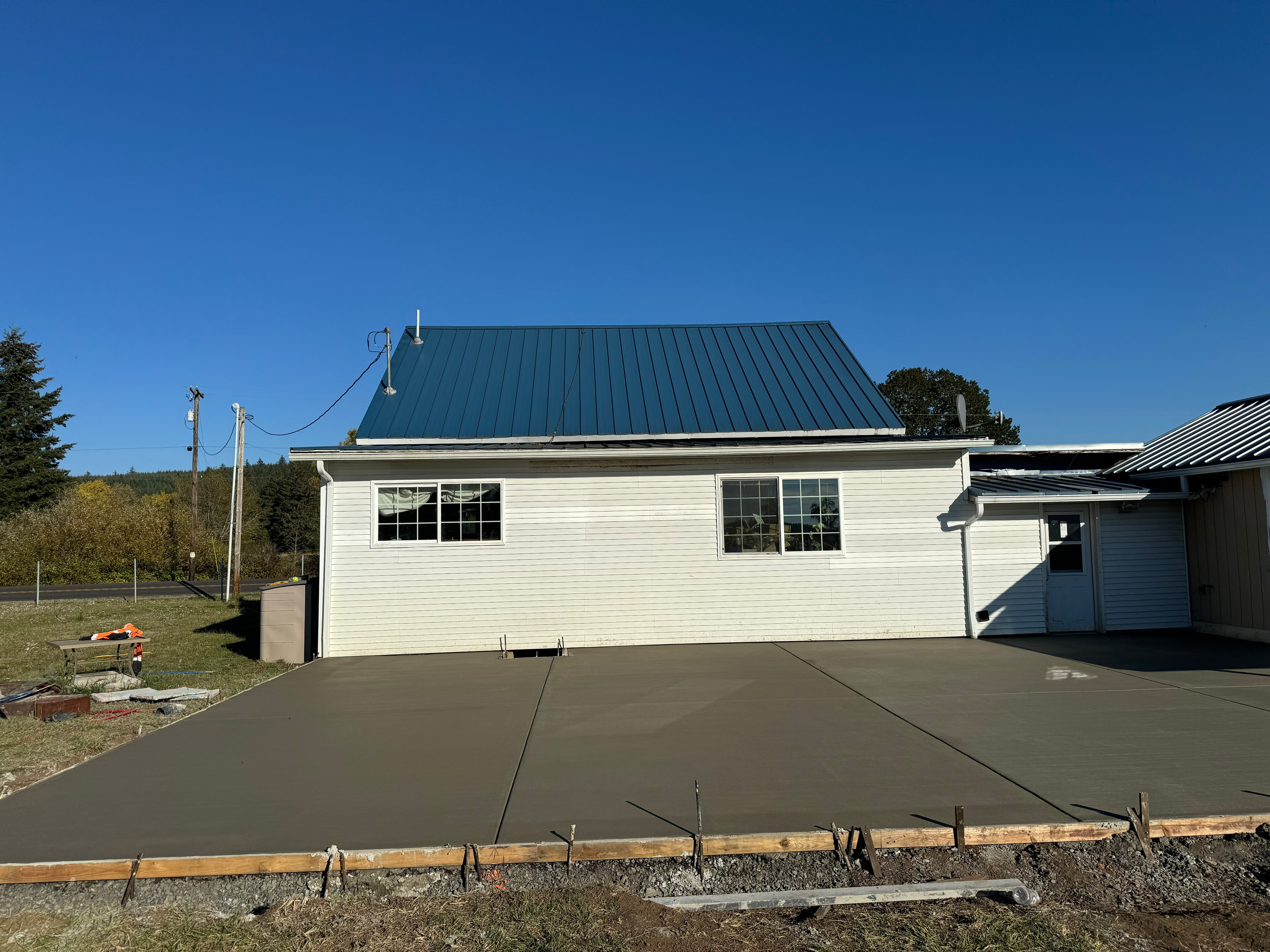 large freshly poured residential concrete patio and outbuilding slab with hand-tooled control joints in Salem OR by Foothills Concrete LLC