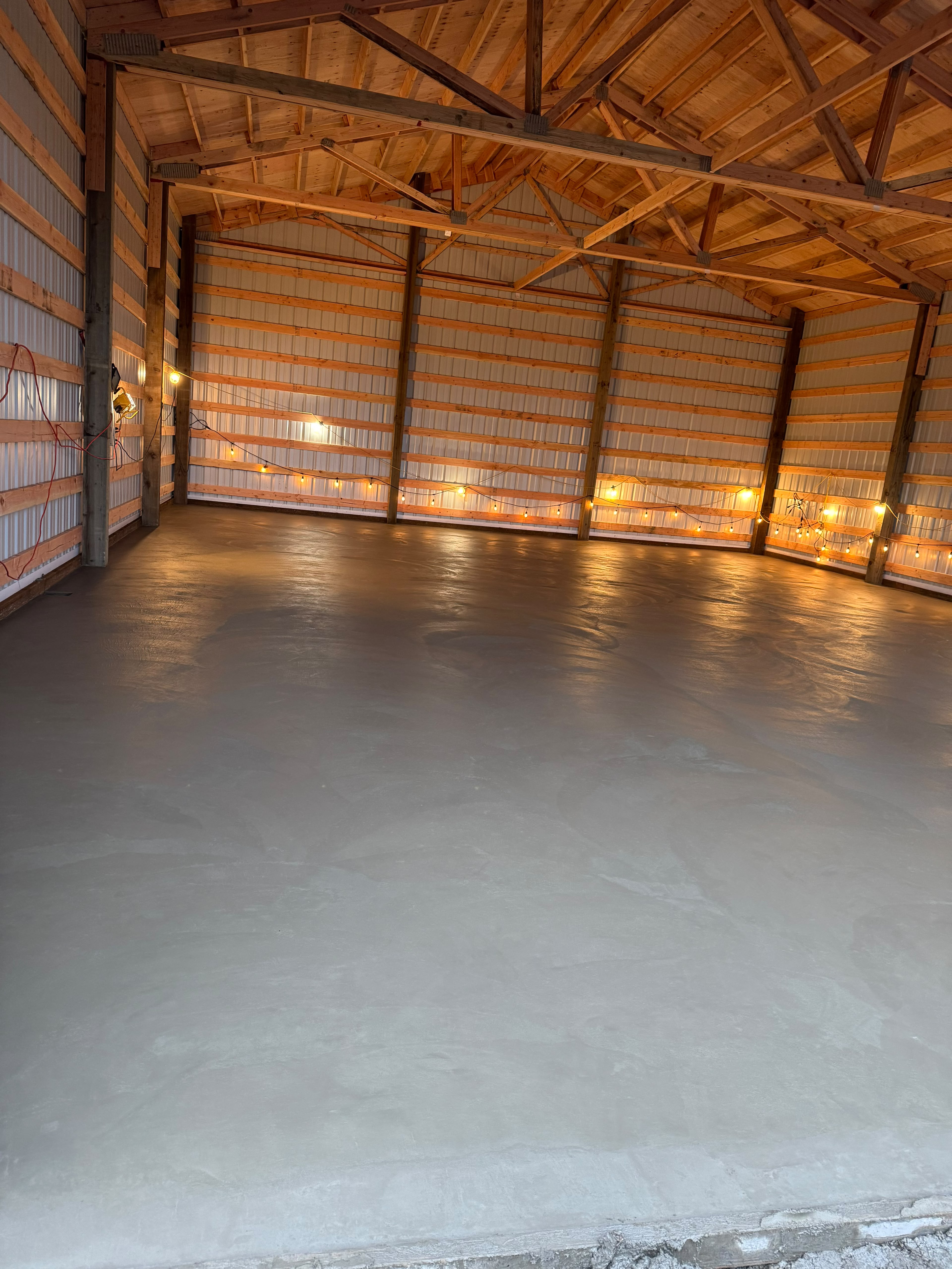 smooth power-troweled outbuilding concrete floor slab completed by Foothills Concrete LLC in Oregon