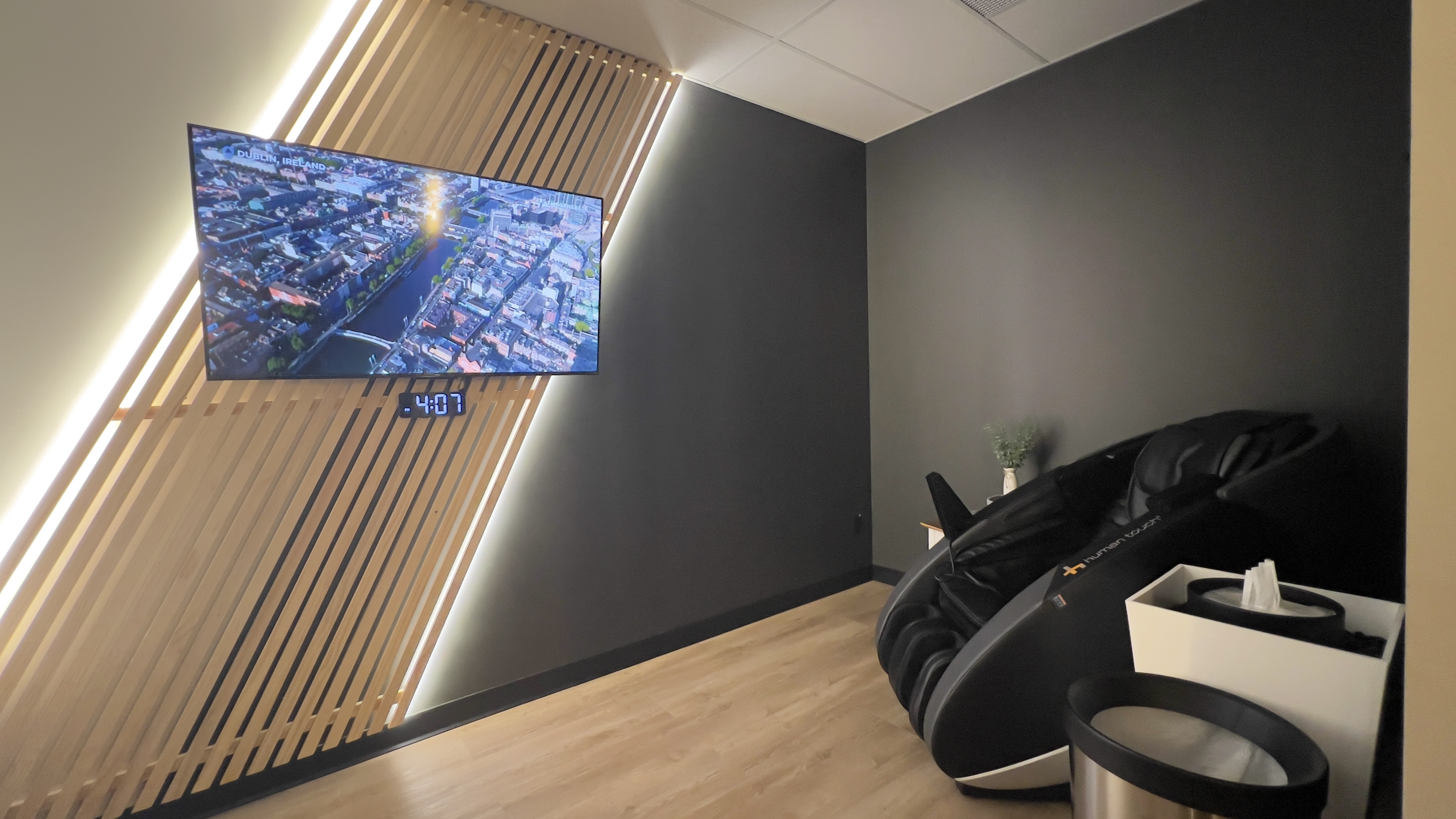 Ergonomic zero-gravity massage lounger