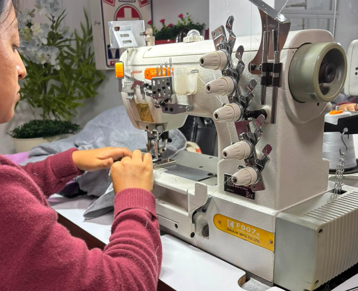 Manejo y regulación de máquina recubridora industrial