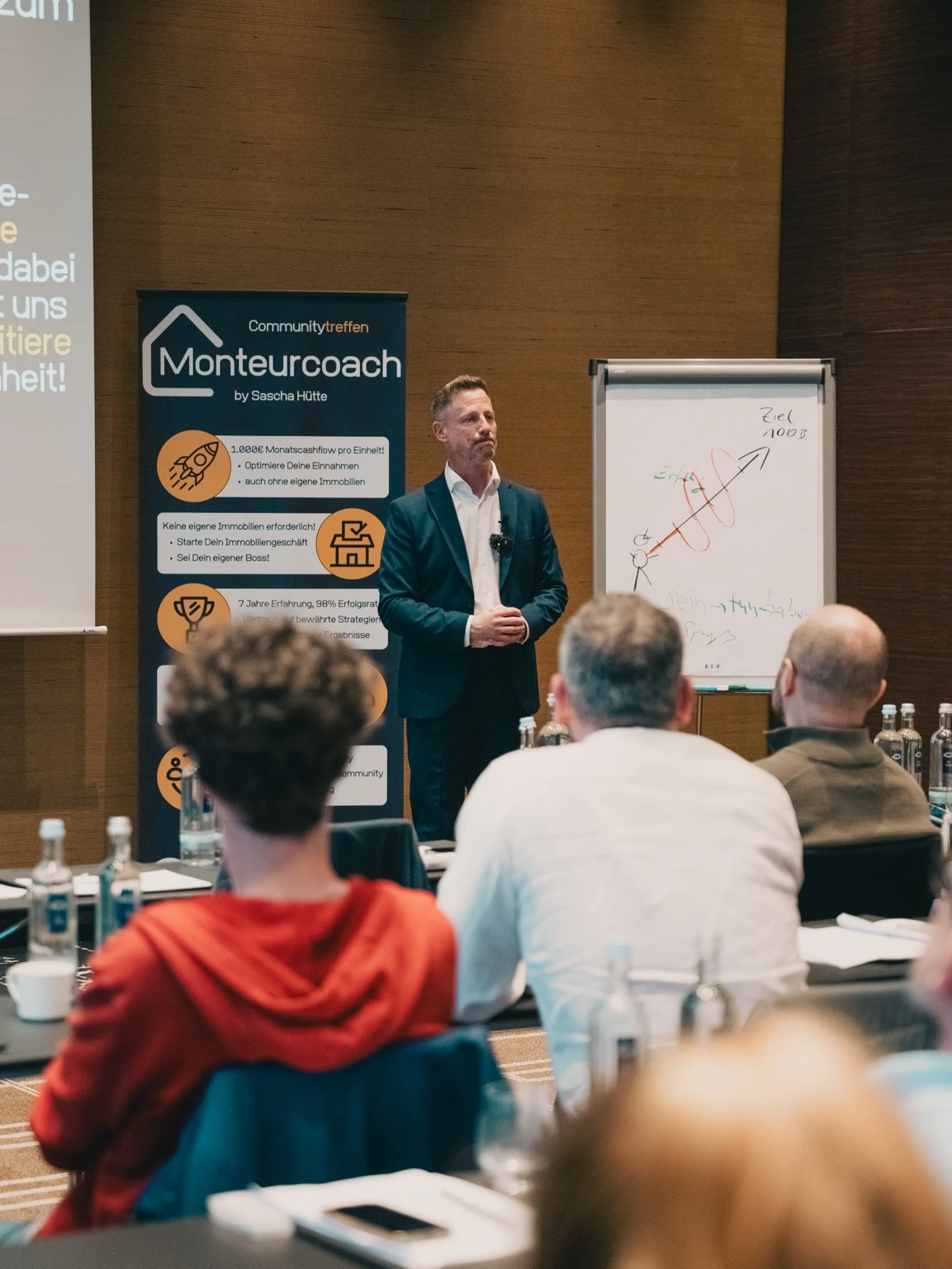 Sascha Hütte spricht vor engagiertem Seminar-Publikum