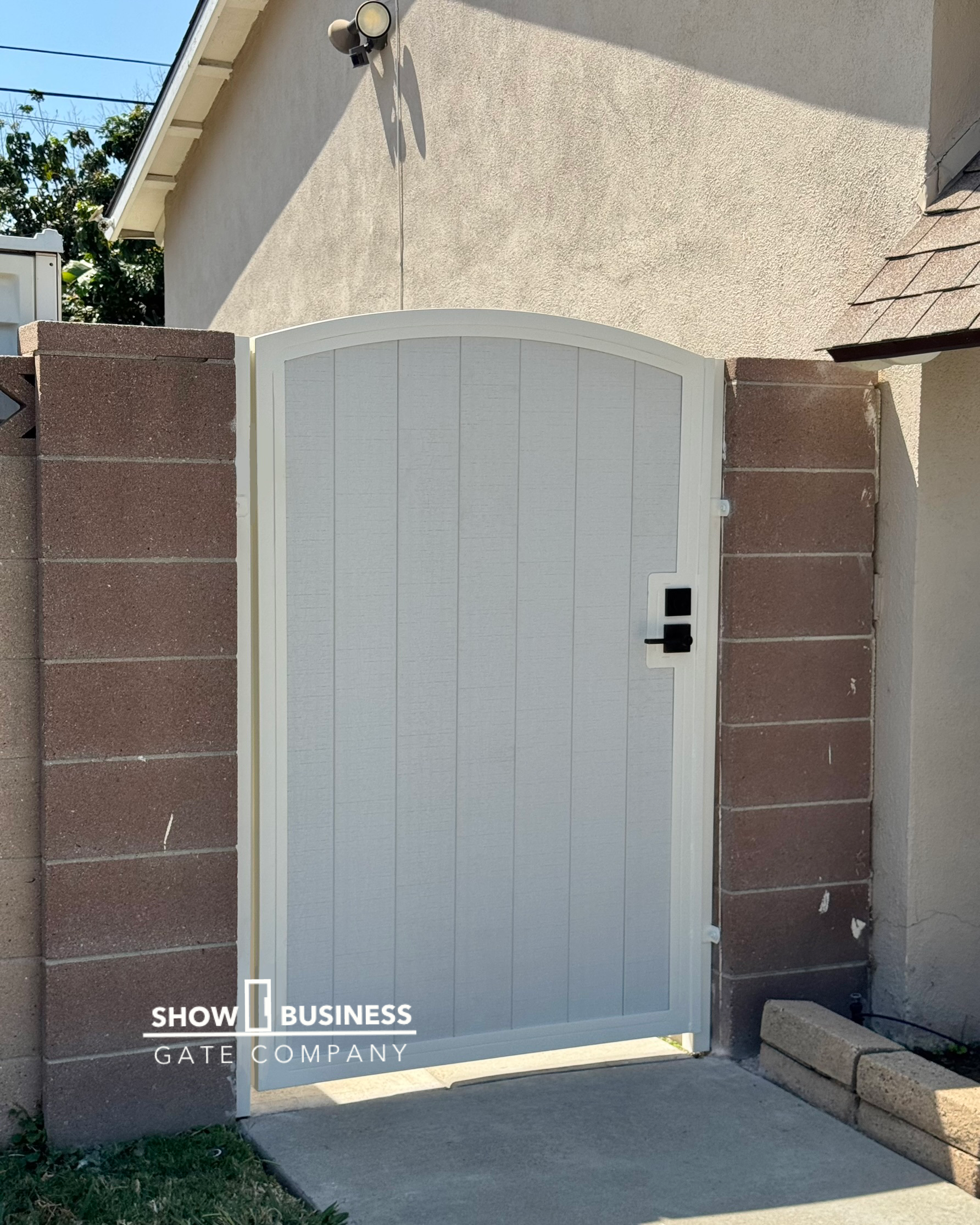 Single Side Gates