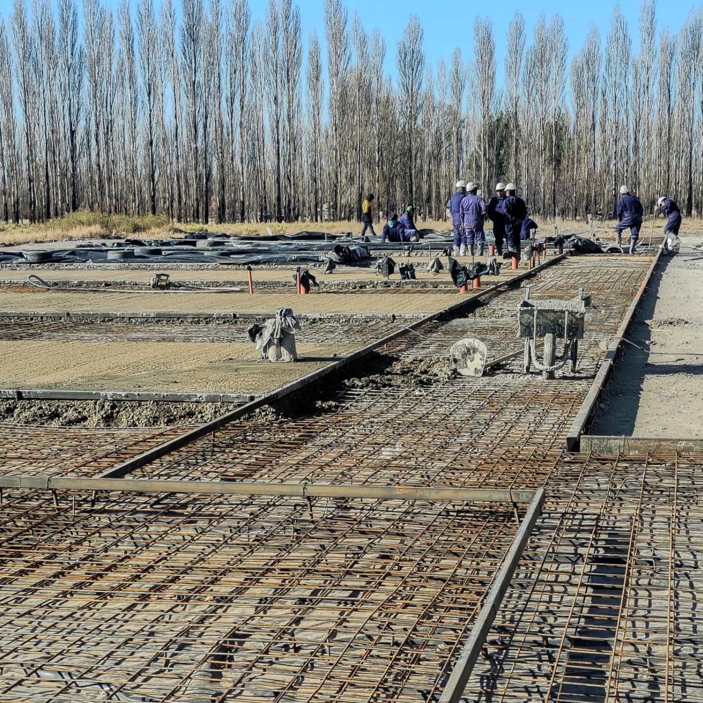 Espacio público en Plaza Huincul — LC Construye S.A