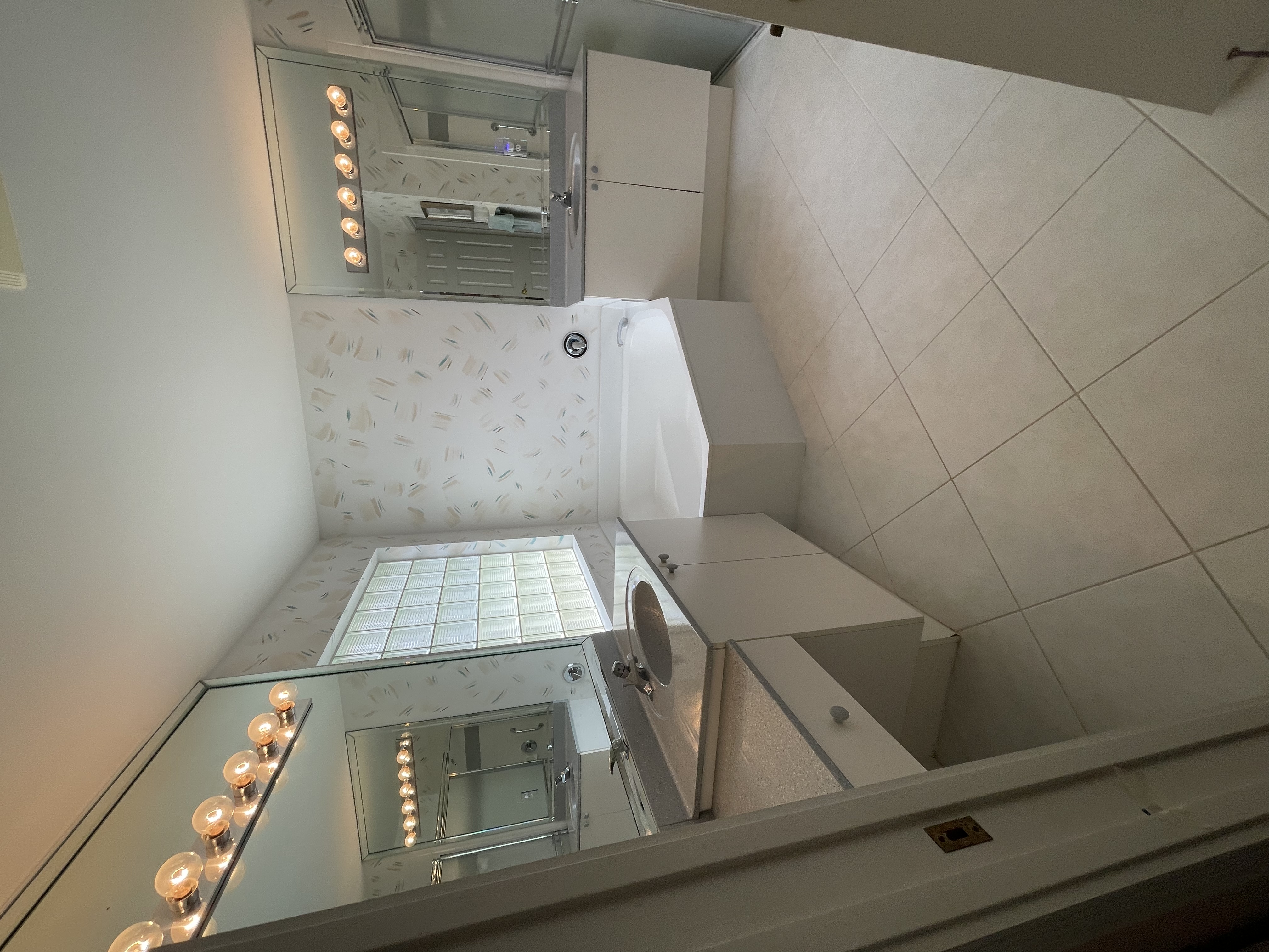 Bathroom Tub and Tile Refinishing