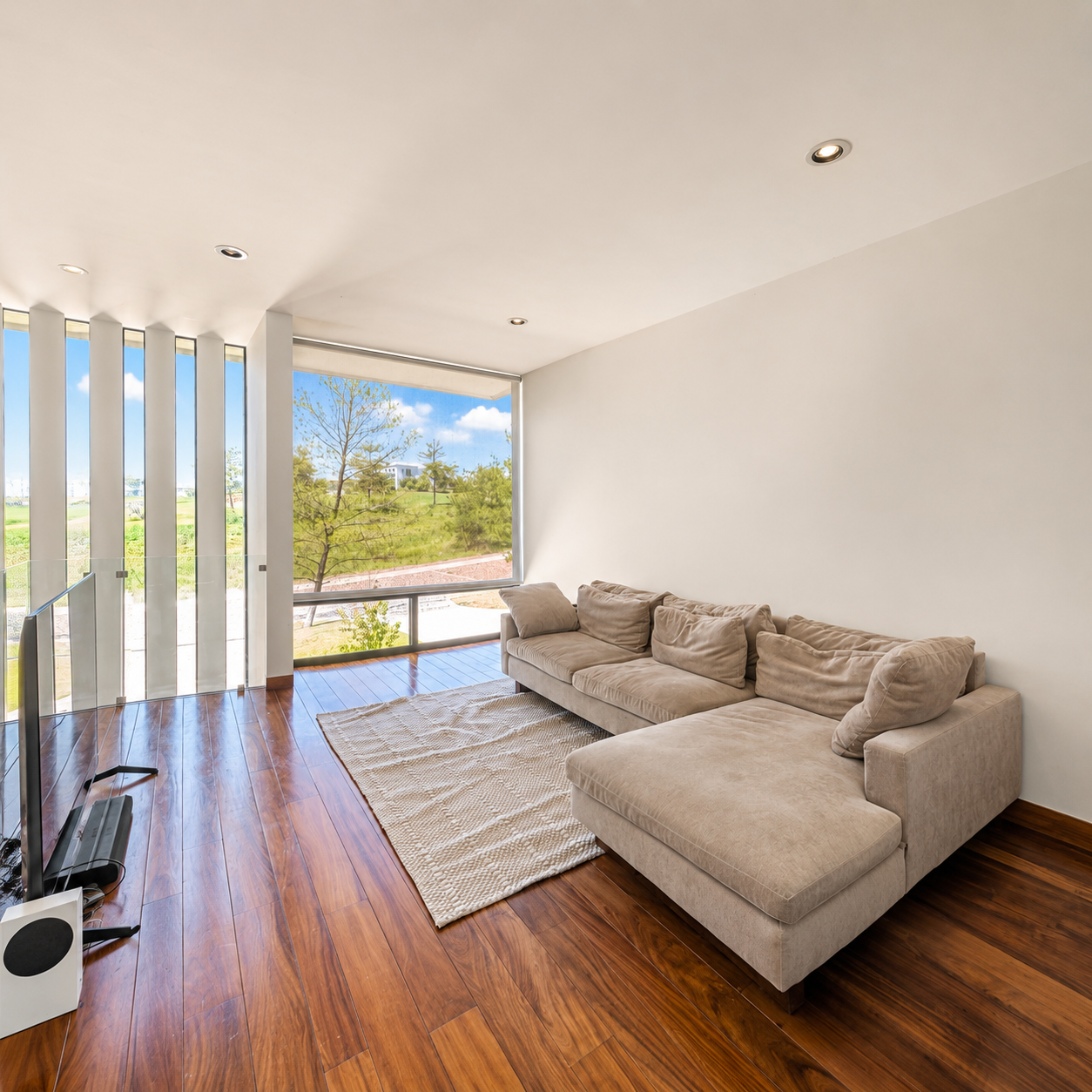 Sala de TV & Estancia Privada en Planta Alta