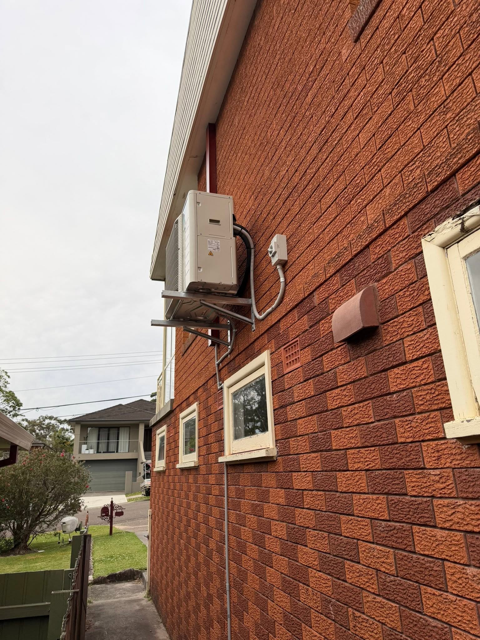 7.1kW Daikin Split System on Elevated Wall Brackets