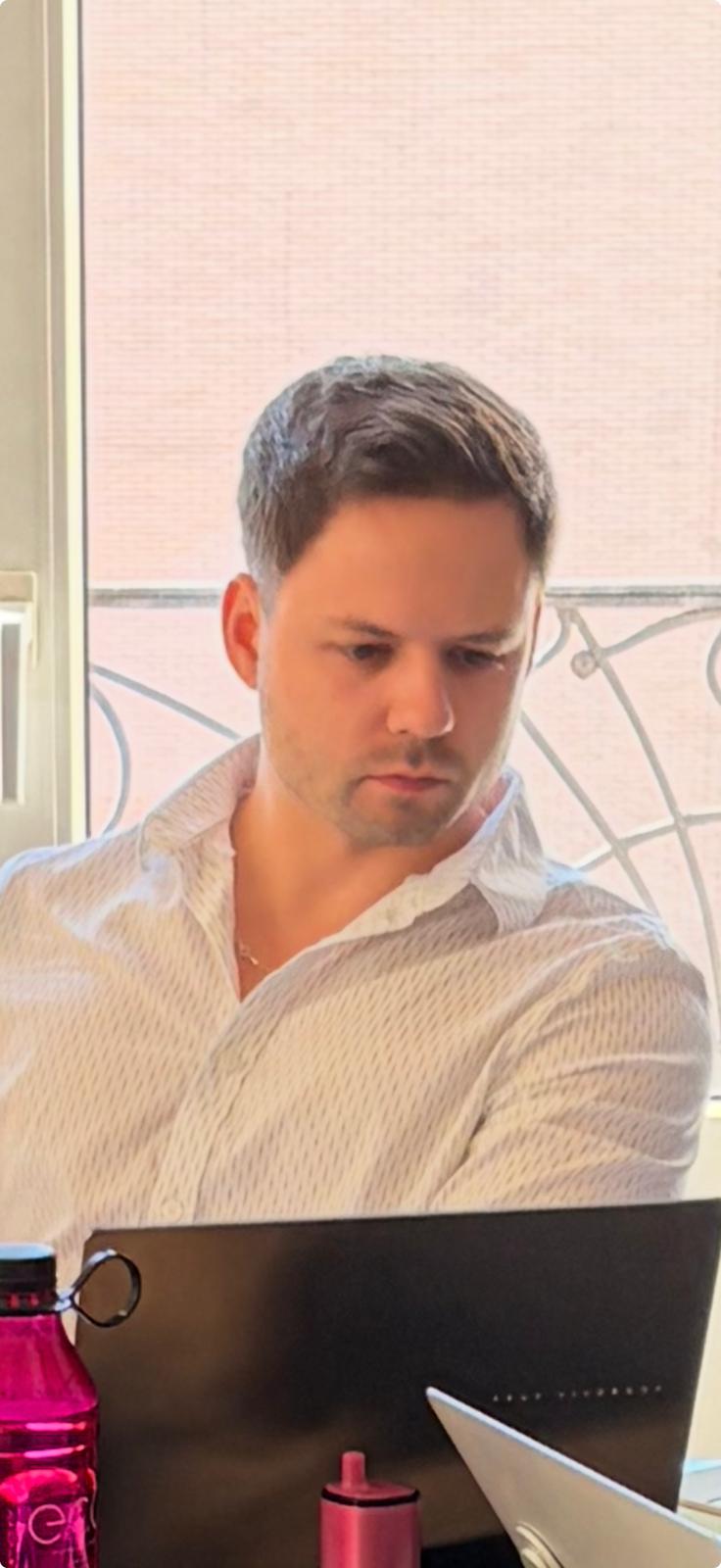 Foto oficial de Austin Brown, Business Development & Client Growth en SolucionIA