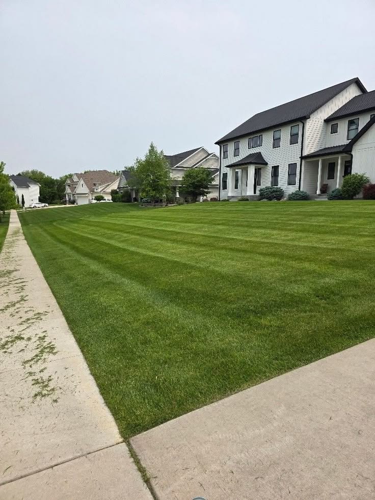 Precision Front Lawn Striping & Clean Edging