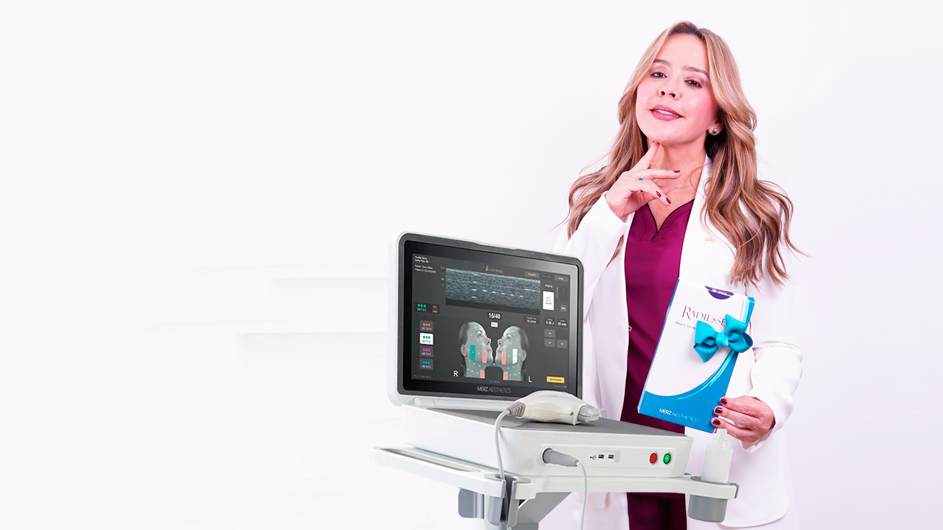 Especialista médica con equipo Ultherapy PRIME® oficial en Seoul Medicina Estética