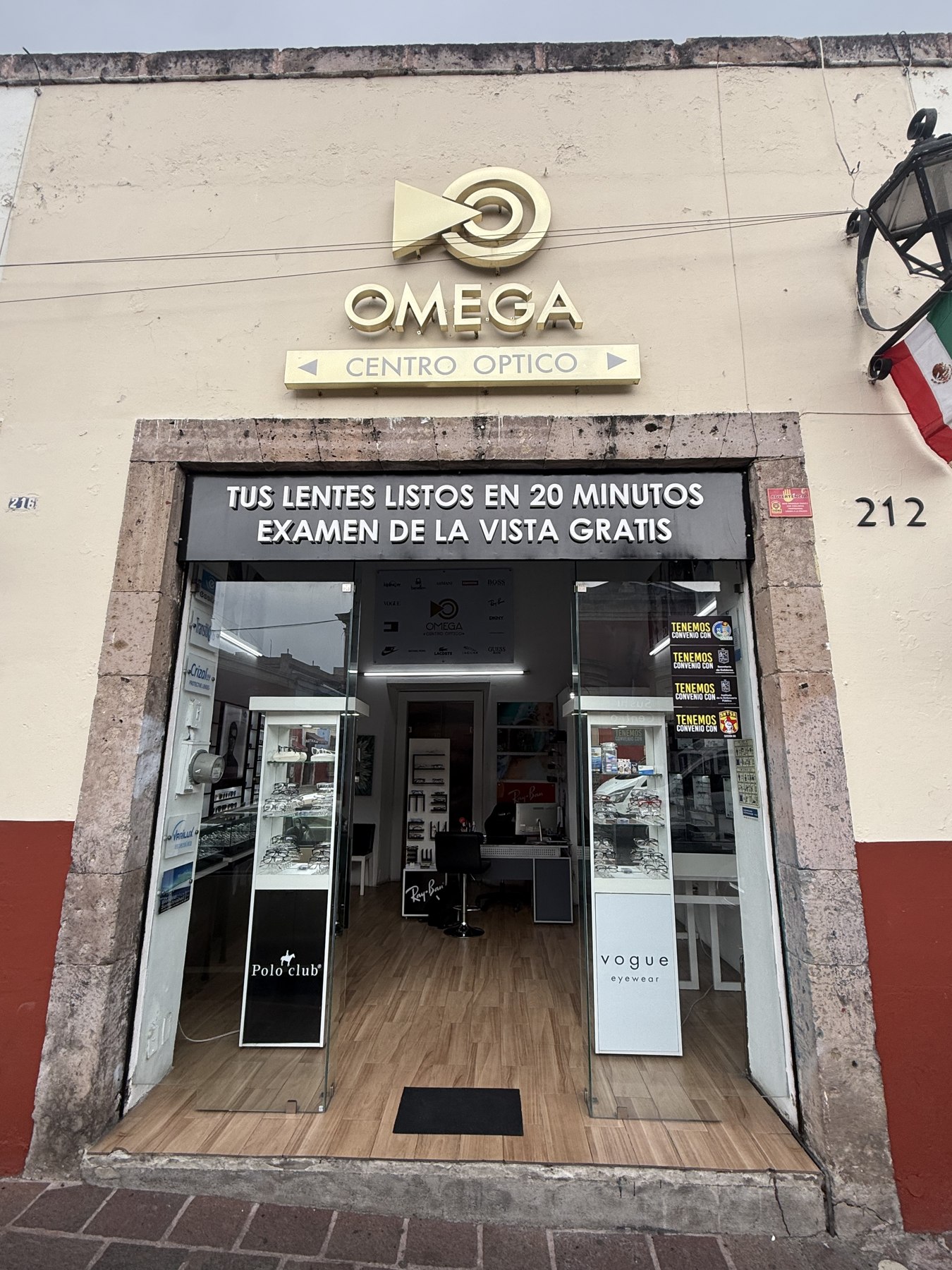 Fachada de Centro Óptico Omega en Bartolomé de Las Casas 212, Morelia