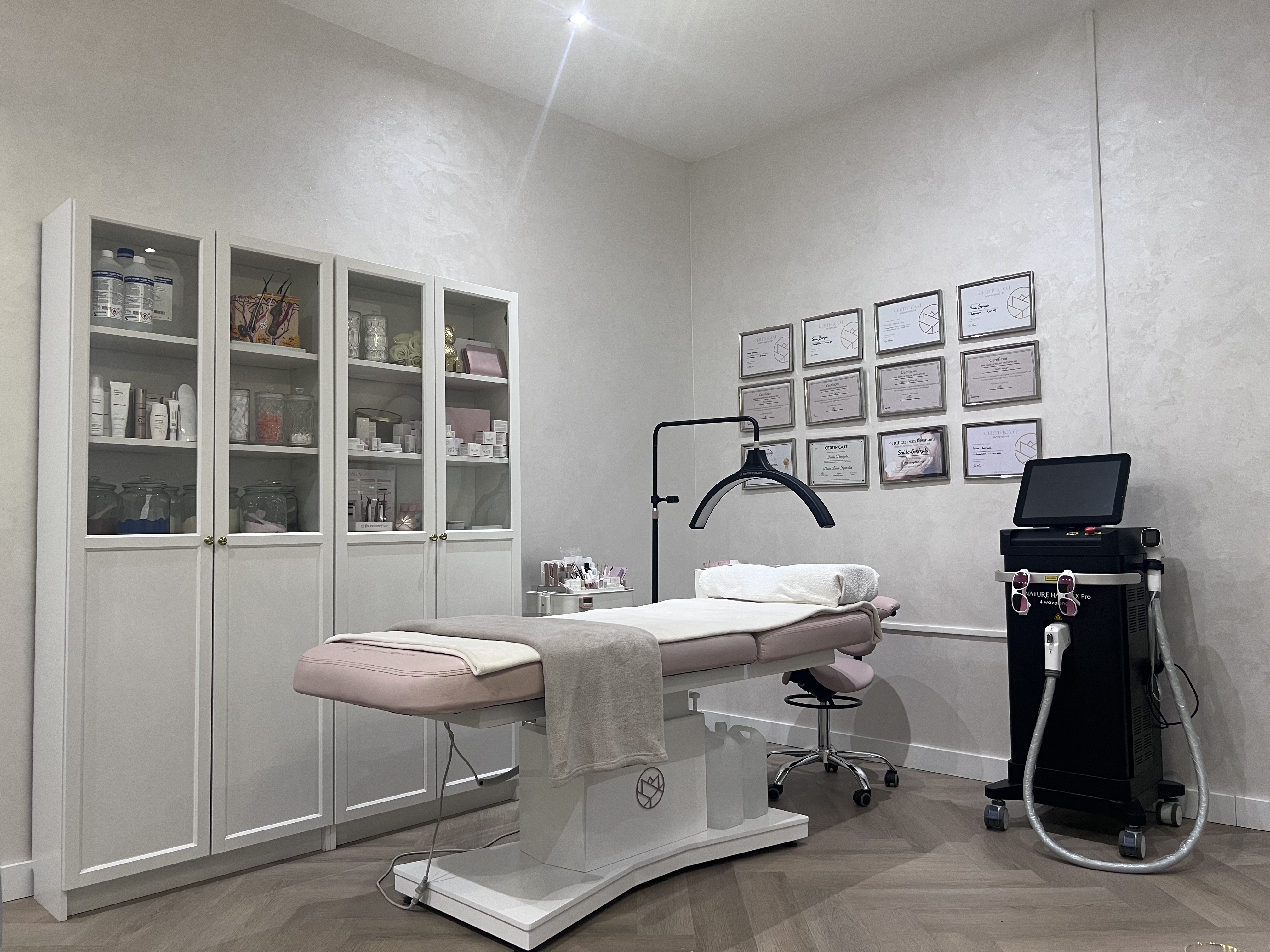 Ma Beauté Salon Den Haag — Behandelruimte & Diode ICE Laser