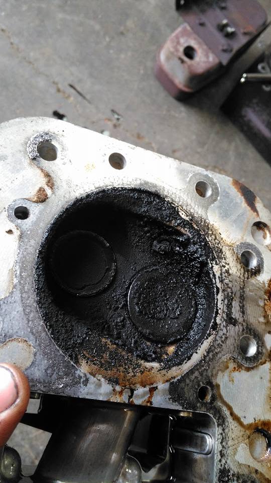 Decarbonising mower cylinder head and valve inspection during engine rebuild