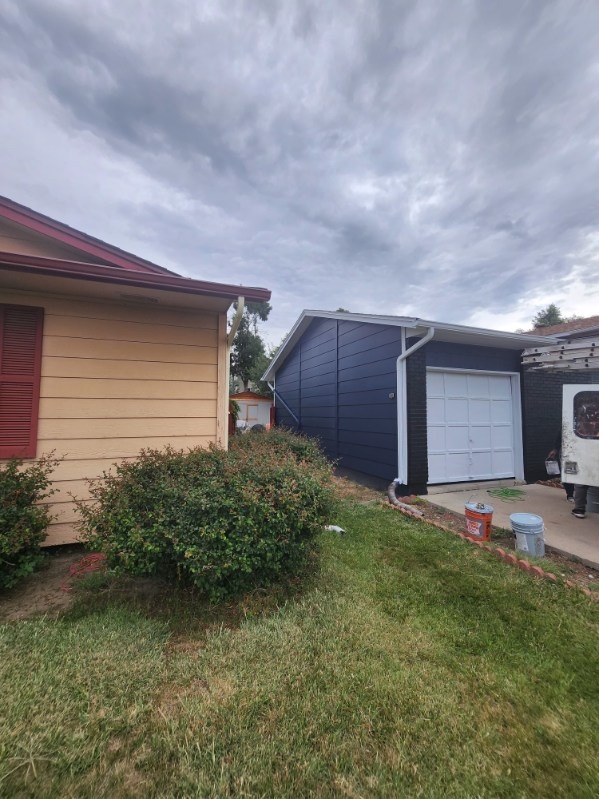 Detached Garage & Residential Siding Coating