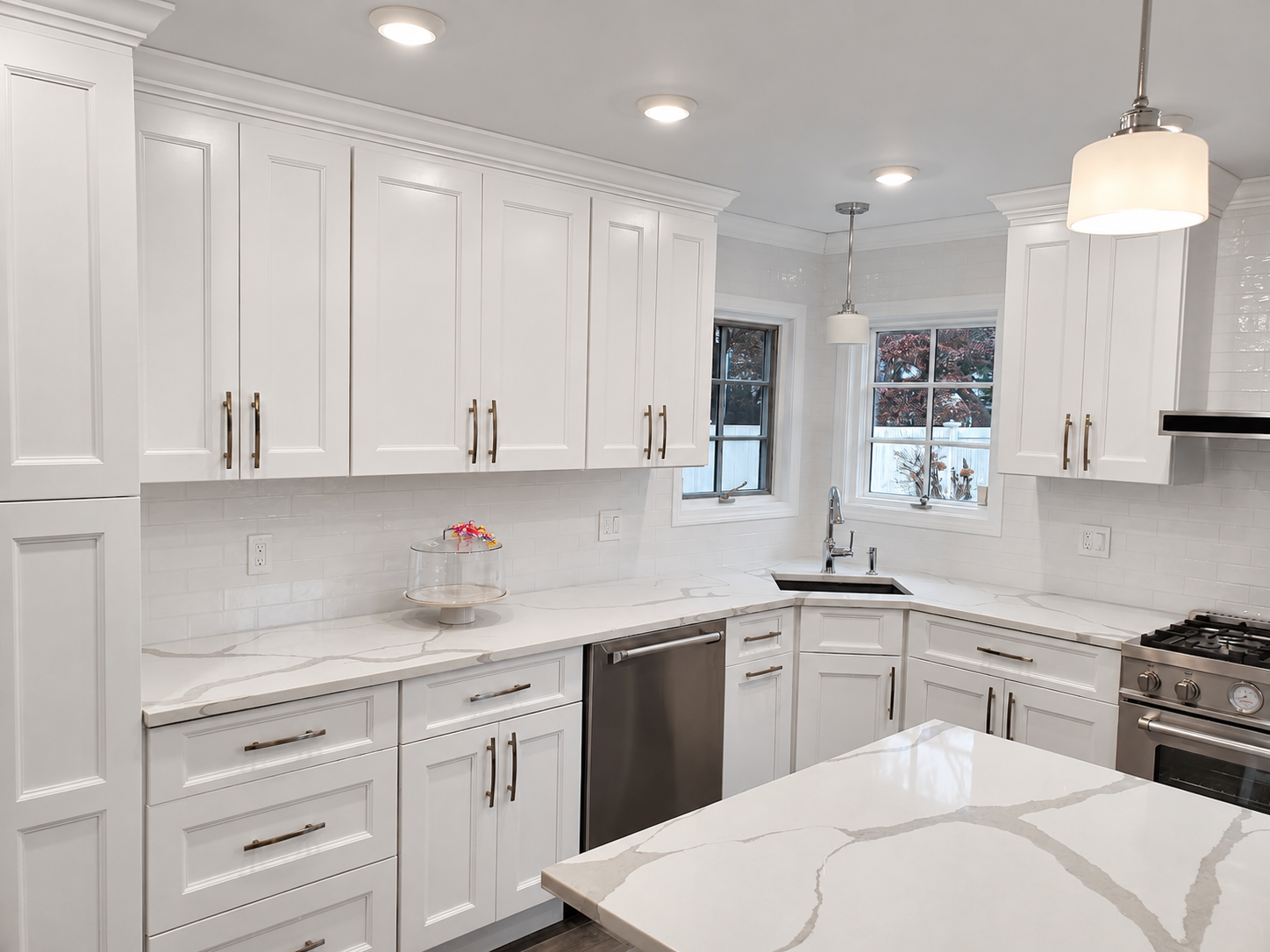 White Shaker & Calacatta Quartz
